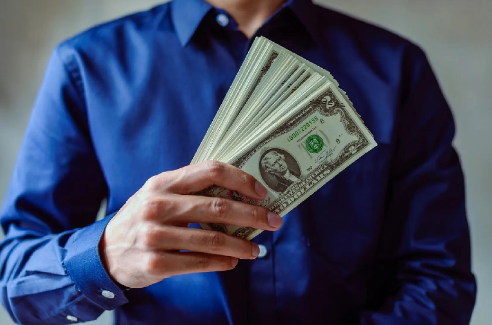 Yıl sonu dolar kuru beklentisi geriledi