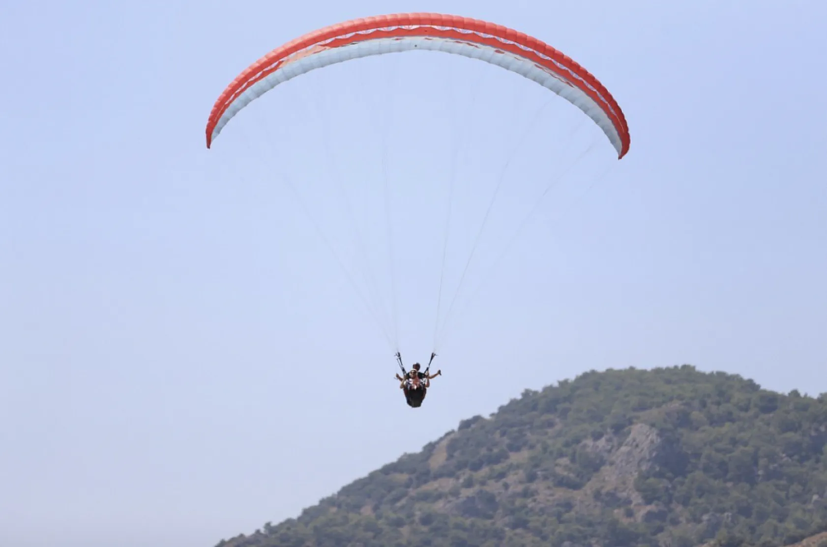 Bedensel engelli eski milli sporcu, hayalini Ölüdeniz semalarında gerçekleştirdi