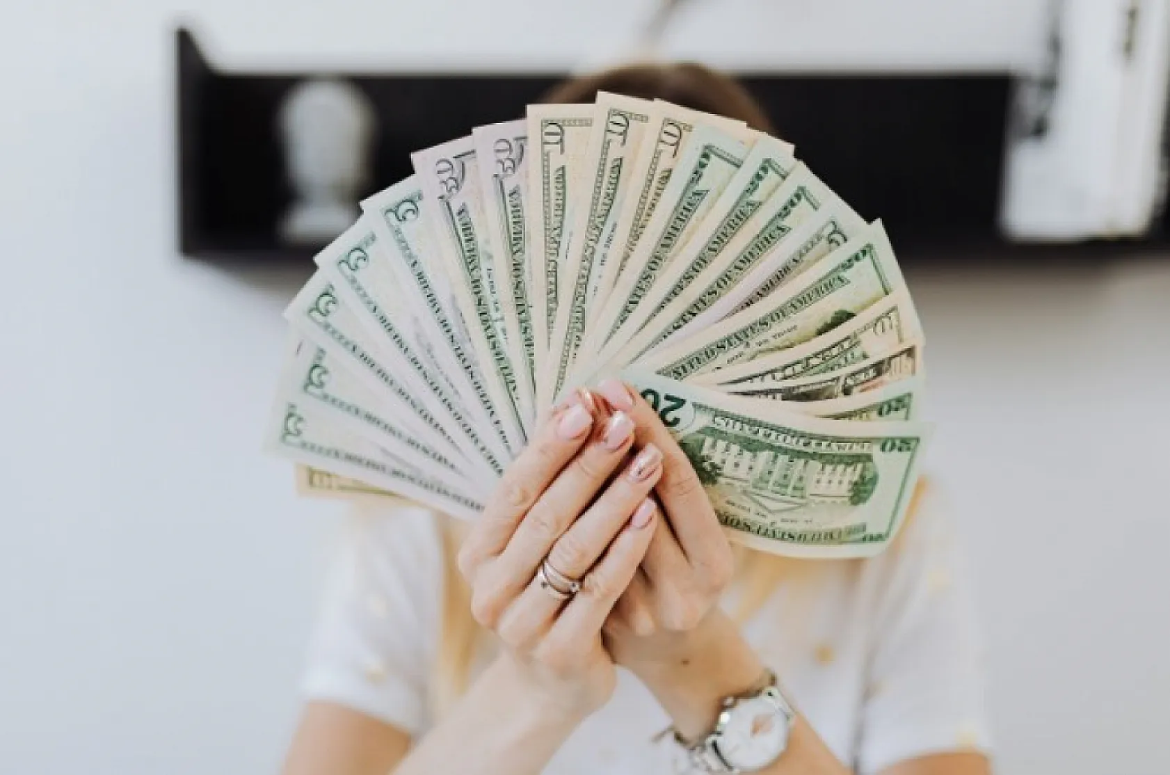 Dolar yıllar sonra bir ilki yaşayarak inişe başladı
