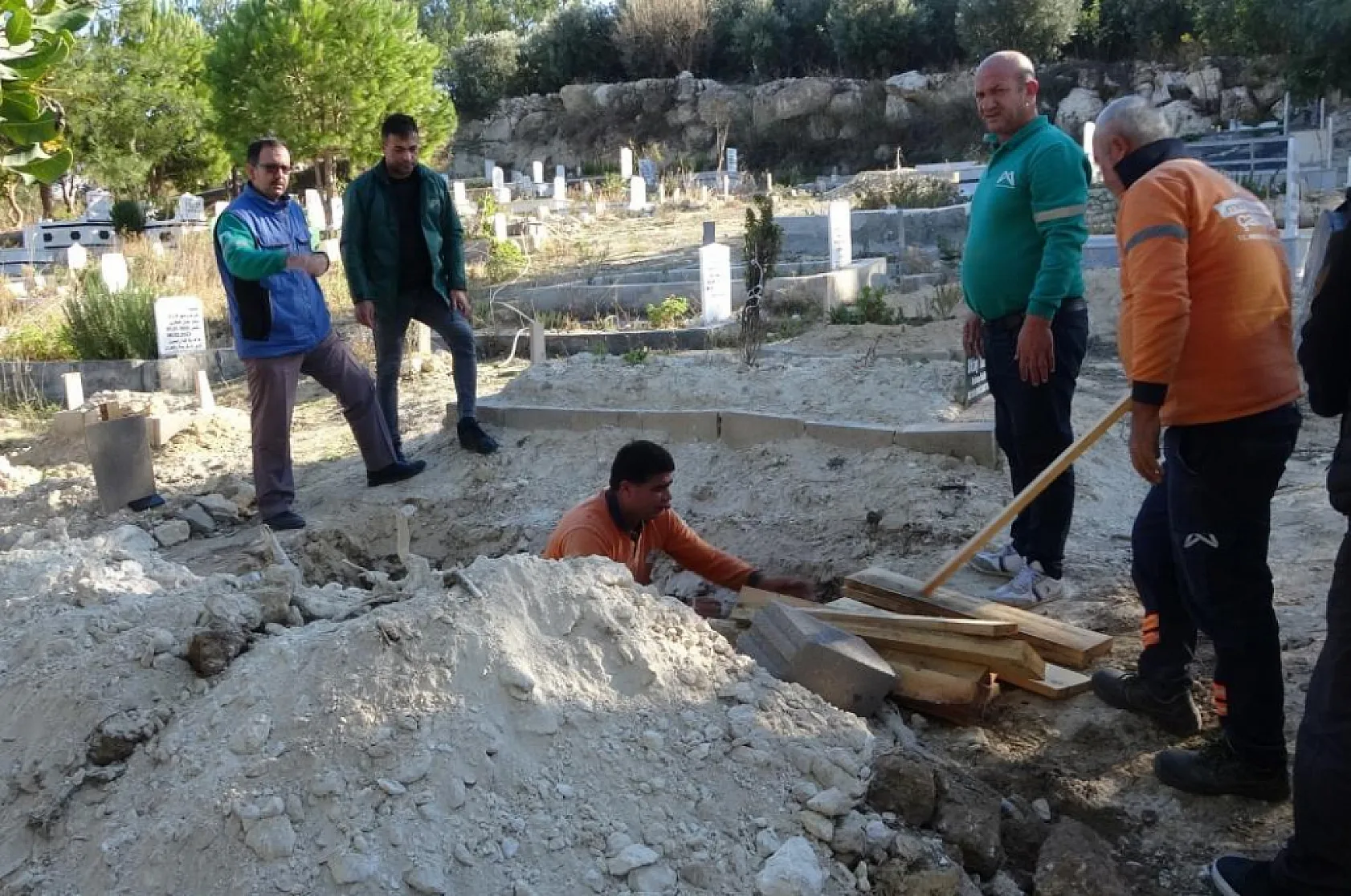 Çilli Bom'u ilk çıkaran bestekar hayatını kaybetti: 5 kişi ile kimsesizler mezarlığına defin edildi
