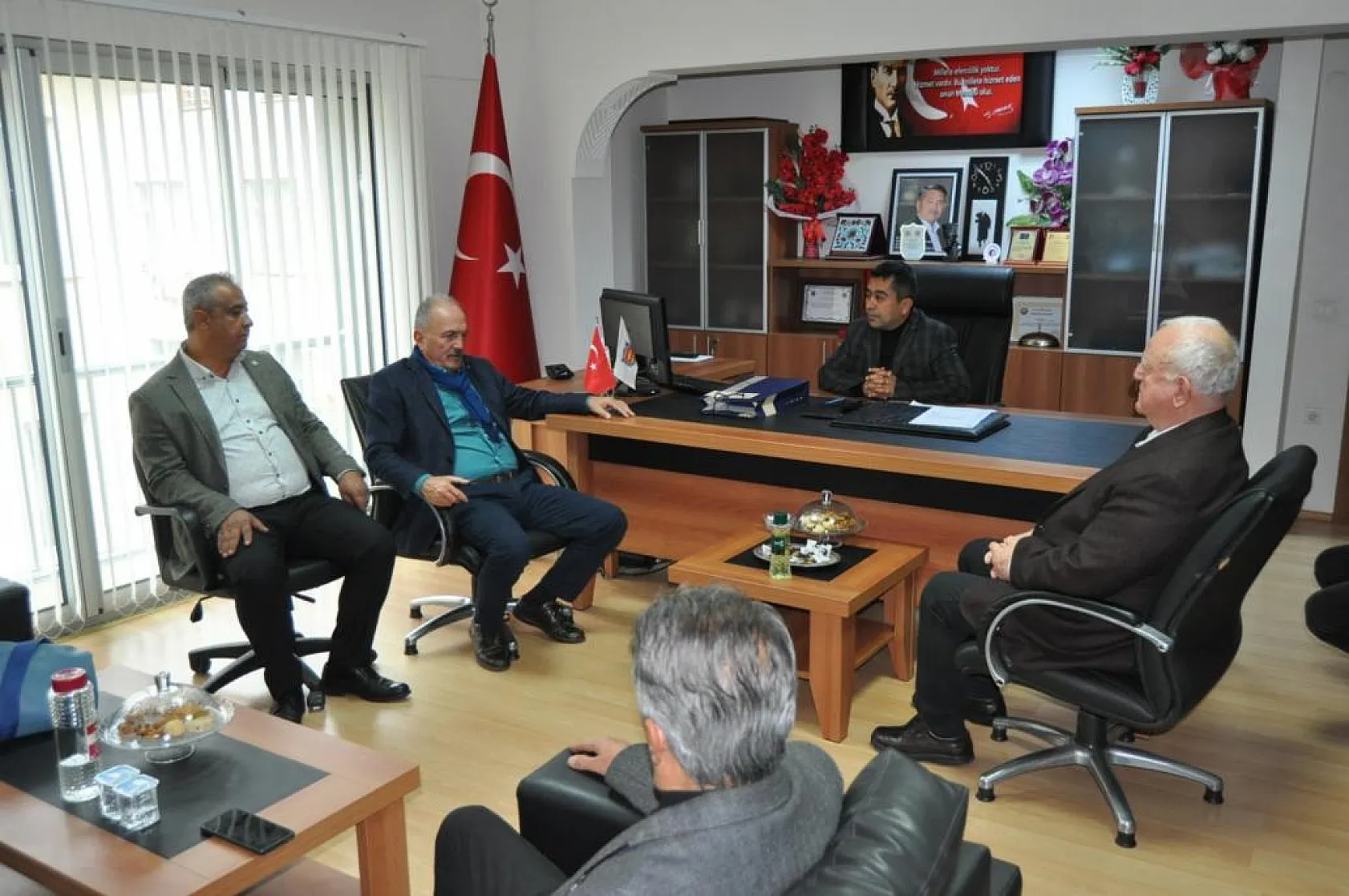 Başkan Adayı Saatcı, Meslek Odalarının Sorunlarını Dinliyor
