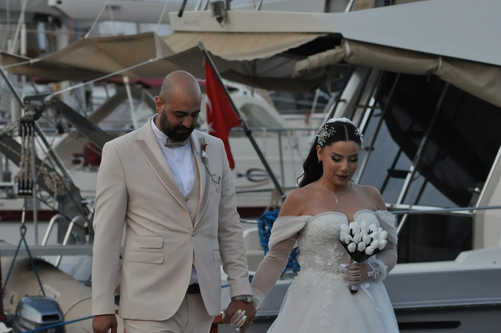 Fethiye'de Cengiz ve Sutay Çifti Dünya Evine Girdi 