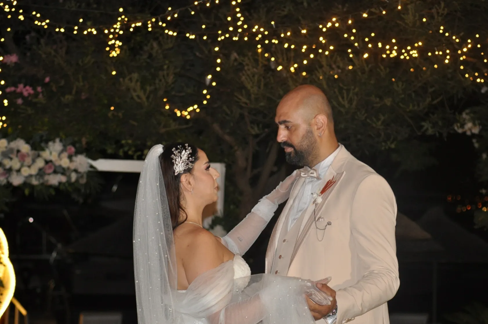 Fethiye'de Cengiz ve Sutay Çifti Dünya Evine Girdi 