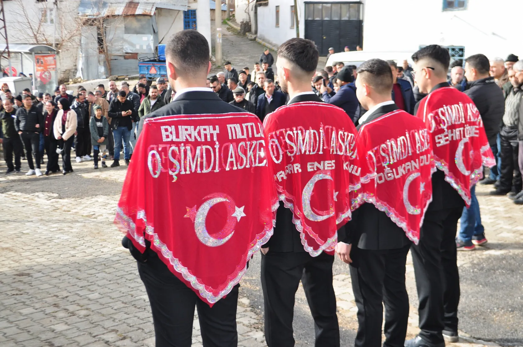 Asırlık sancak kaldırma ve asker uğurlama geleneği