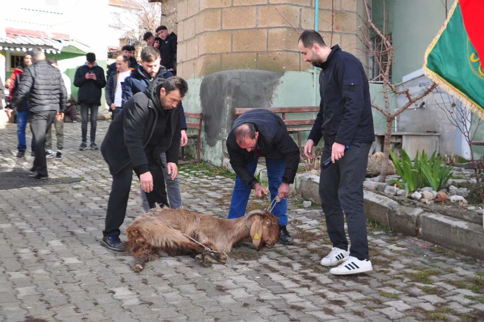 Asırlık sancak kaldırma ve asker uğurlama geleneği