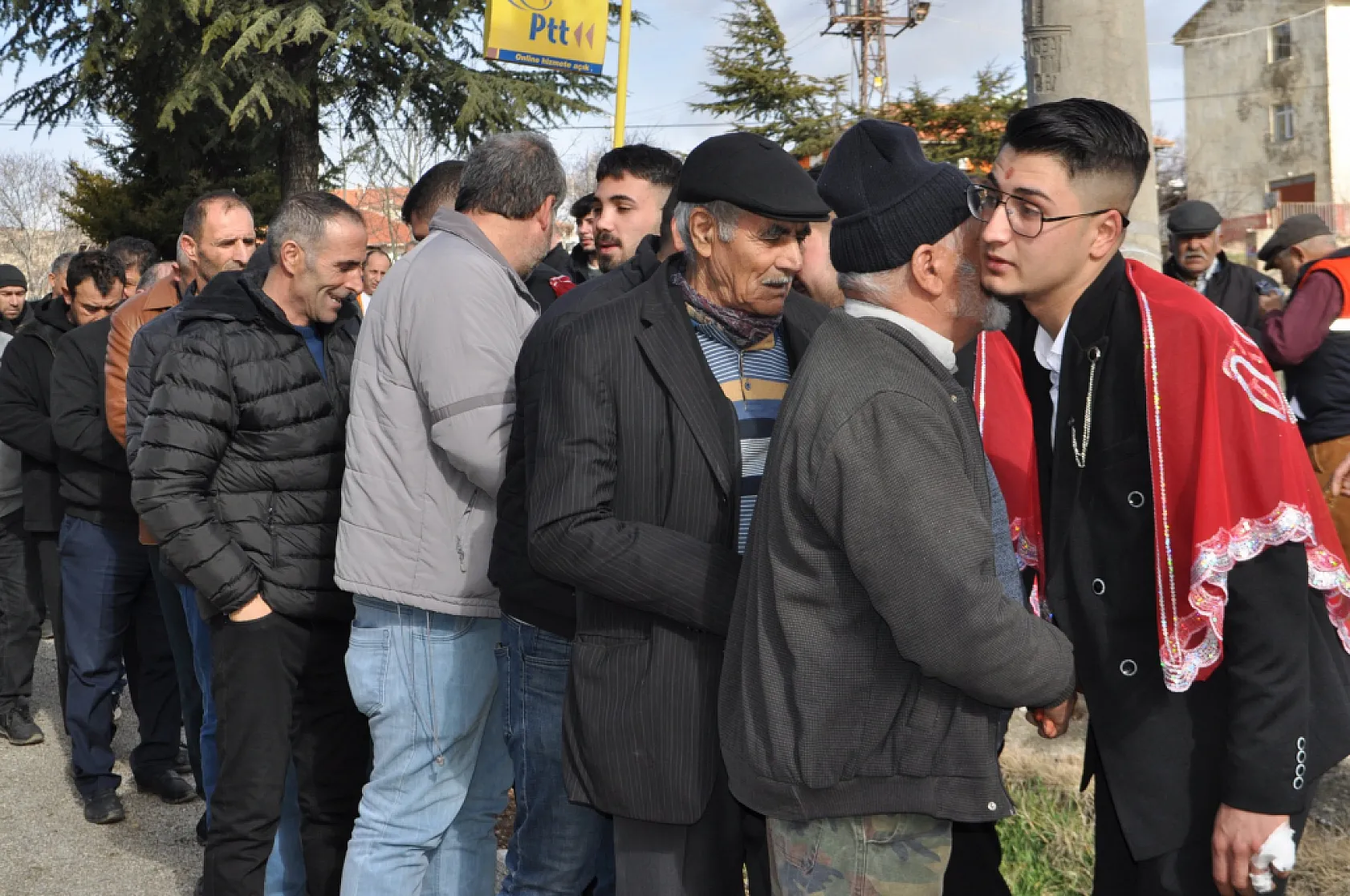 Asırlık sancak kaldırma ve asker uğurlama geleneği