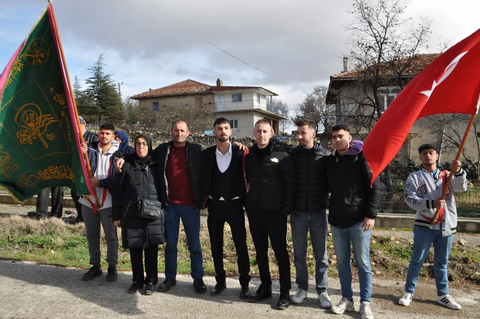 Asırlık sancak kaldırma ve asker uğurlama geleneği