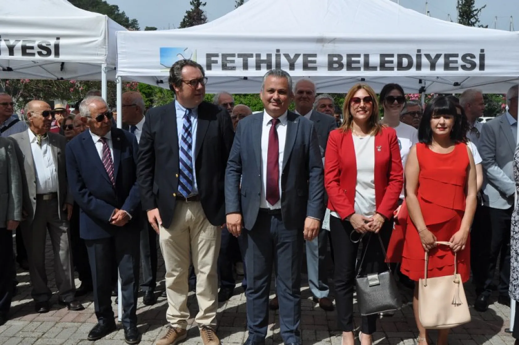 Cumhuriyet Meydanı'nda çelenk sunum töreni