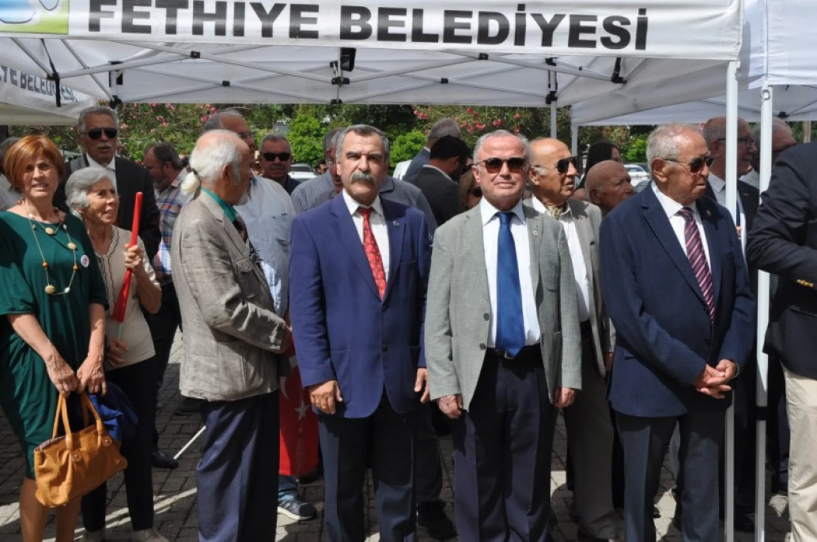 Cumhuriyet Meydanı'nda çelenk sunum töreni