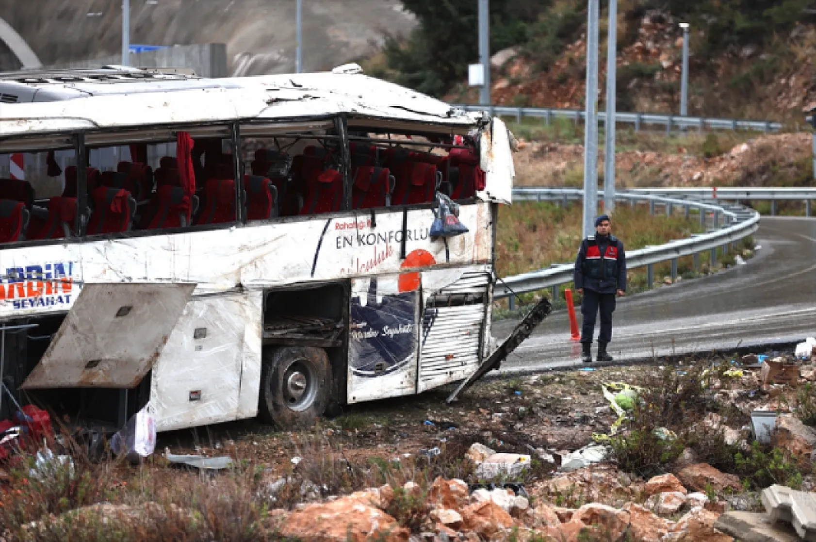 9 kişinin öldüğü kazada yaralananların anlattıkları kan dondurdu: Şoför o kadar kötü kullandı ki araçtan inmek istedim