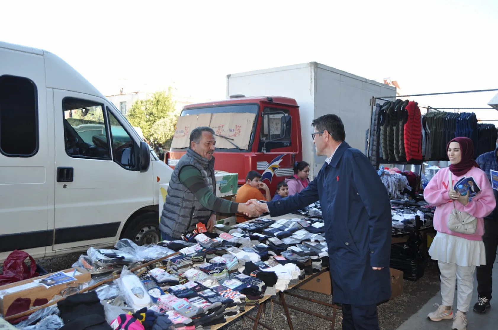 Aday Adayı Kökten, Çamköy Kapalı Pazaryeri'ni Ziyaret Etti
