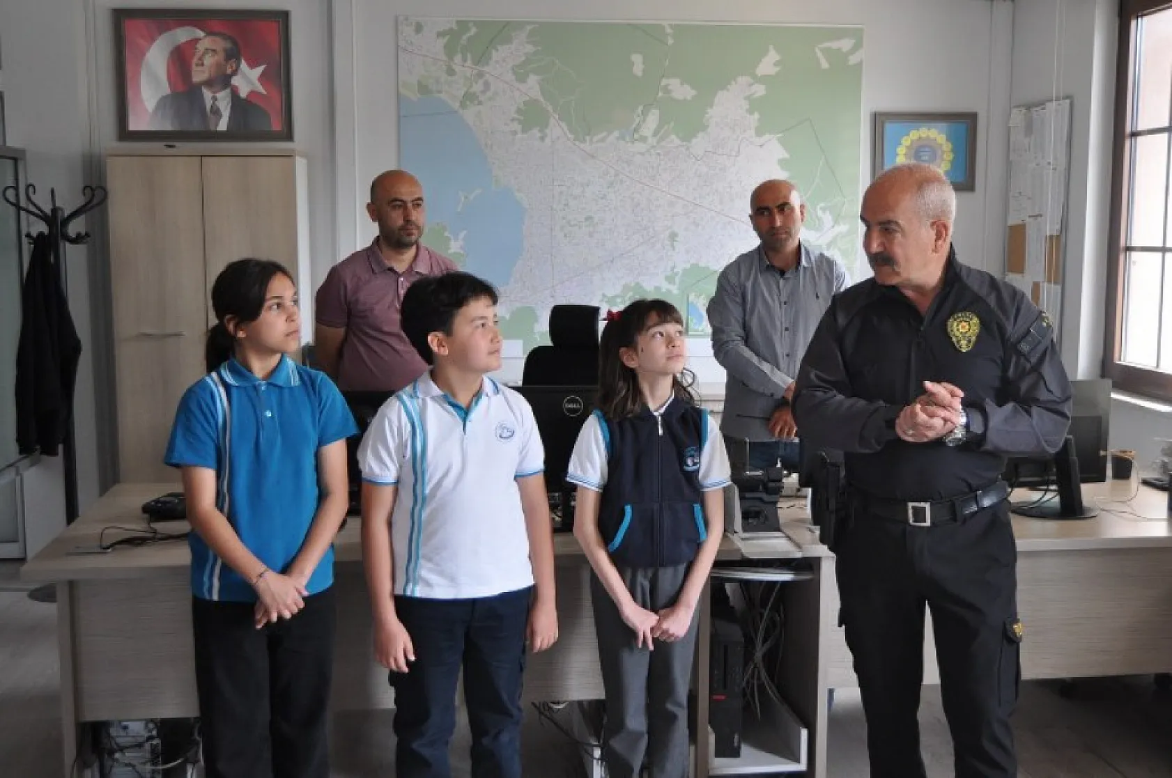 Emniyet Müdürü Dadaşoğlu, Görevi Öğrenci Miray'a Bıraktı