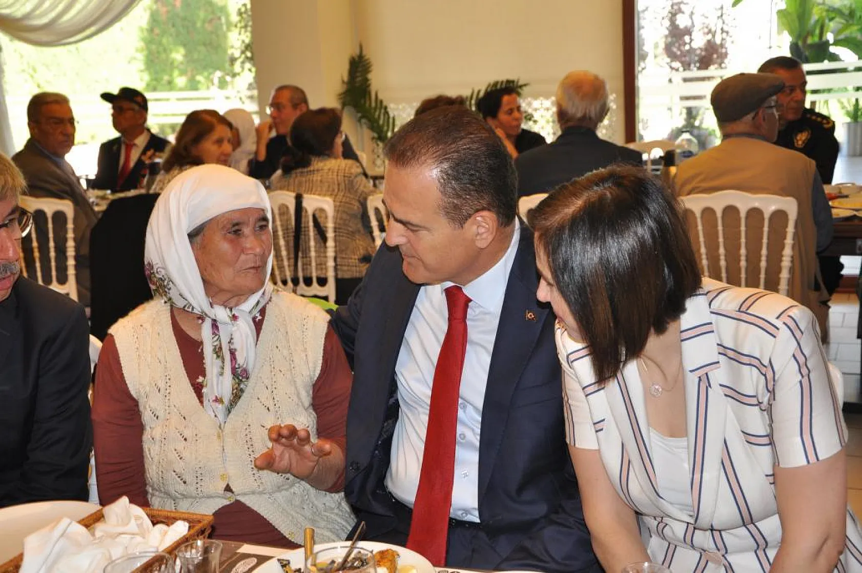 Vali Akbıyık şehit aileleri ve gaziler ile kahvaltıda bir araya geldi