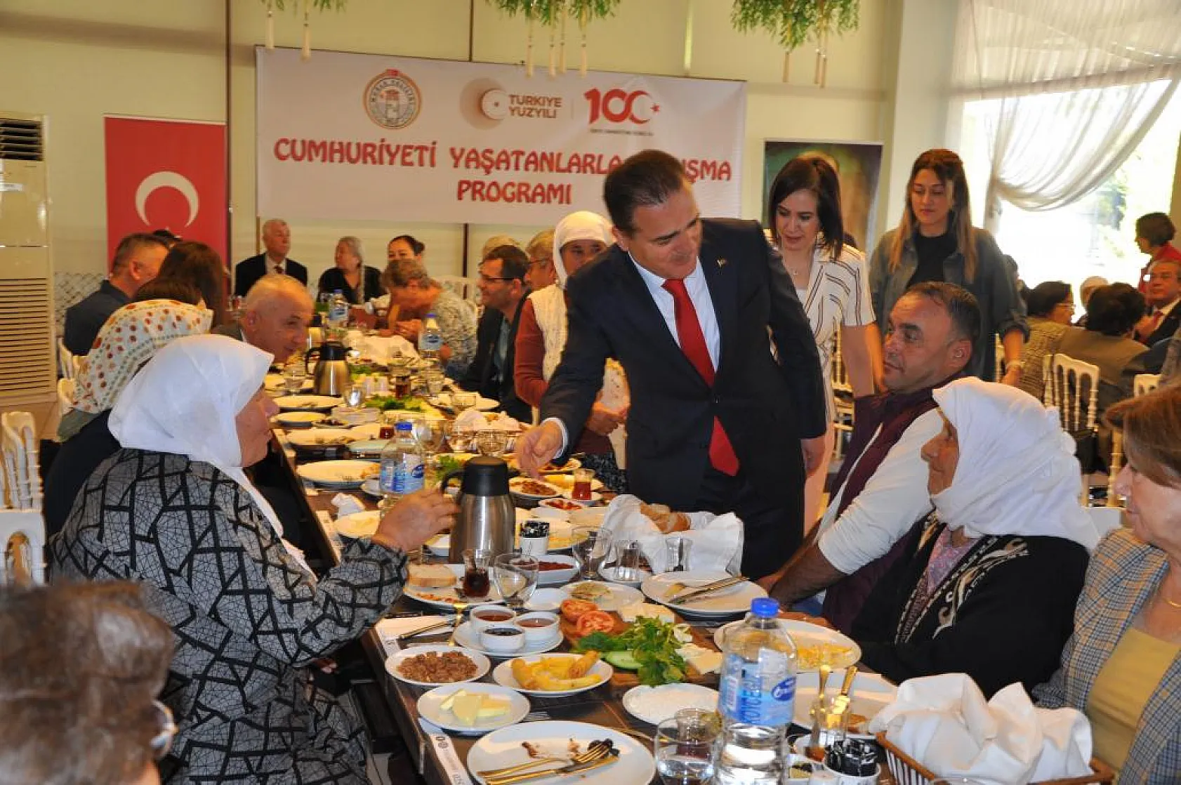 Vali Akbıyık şehit aileleri ve gaziler ile kahvaltıda bir araya geldi