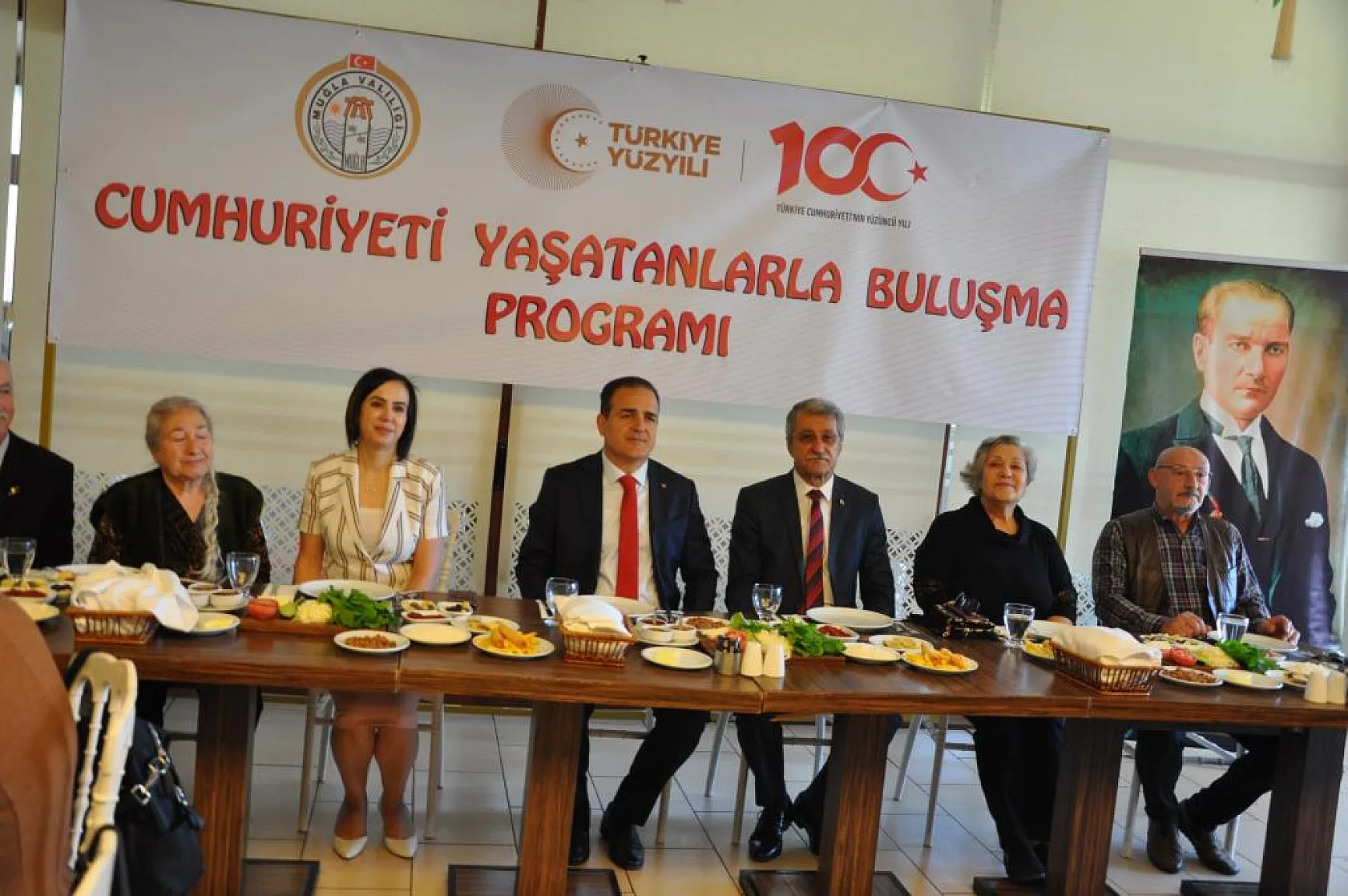 Vali Akbıyık şehit aileleri ve gaziler ile kahvaltıda bir araya geldi