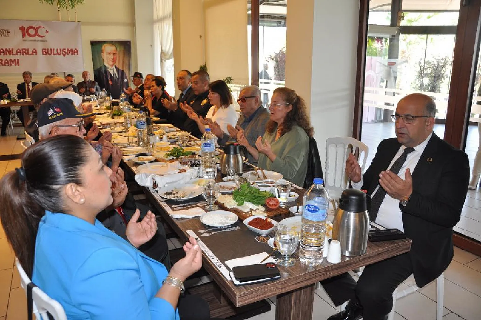 Vali Akbıyık şehit aileleri ve gaziler ile kahvaltıda bir araya geldi
