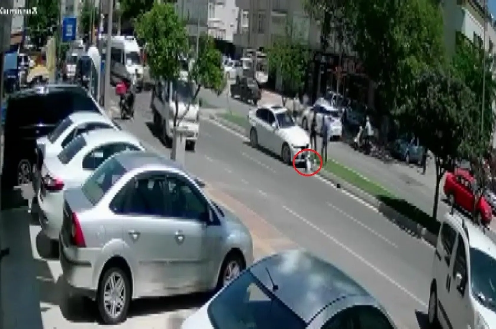 Bir babanın en acı hatıra kaydı: Okula uğurladığı oğlunun kazasını çekti, görüntünün yerini çığlıklar aldı