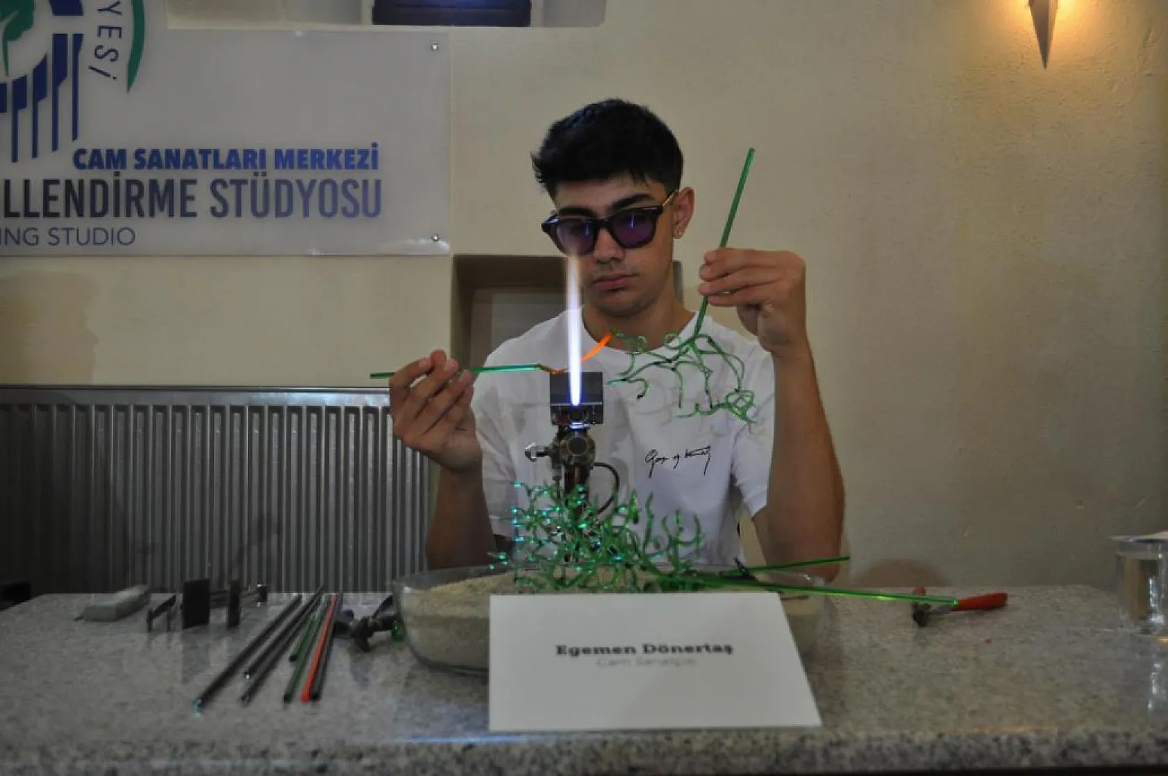 7 yaşında hobi olarak başladığı cam sanatı en büyük tutkusu haline geldi