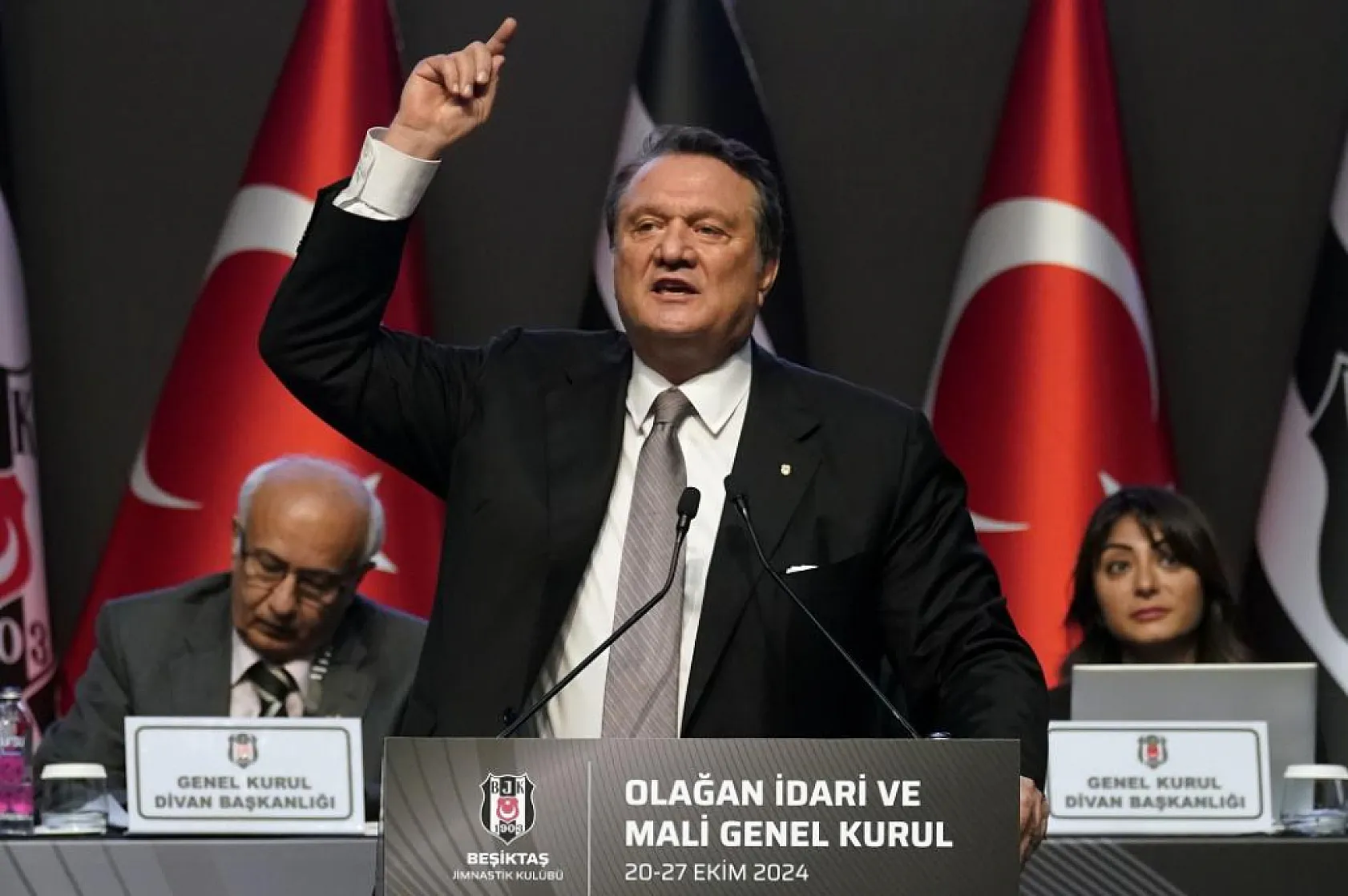 Beşiktaş'ta deprem: Başkan Arat istifa etti
