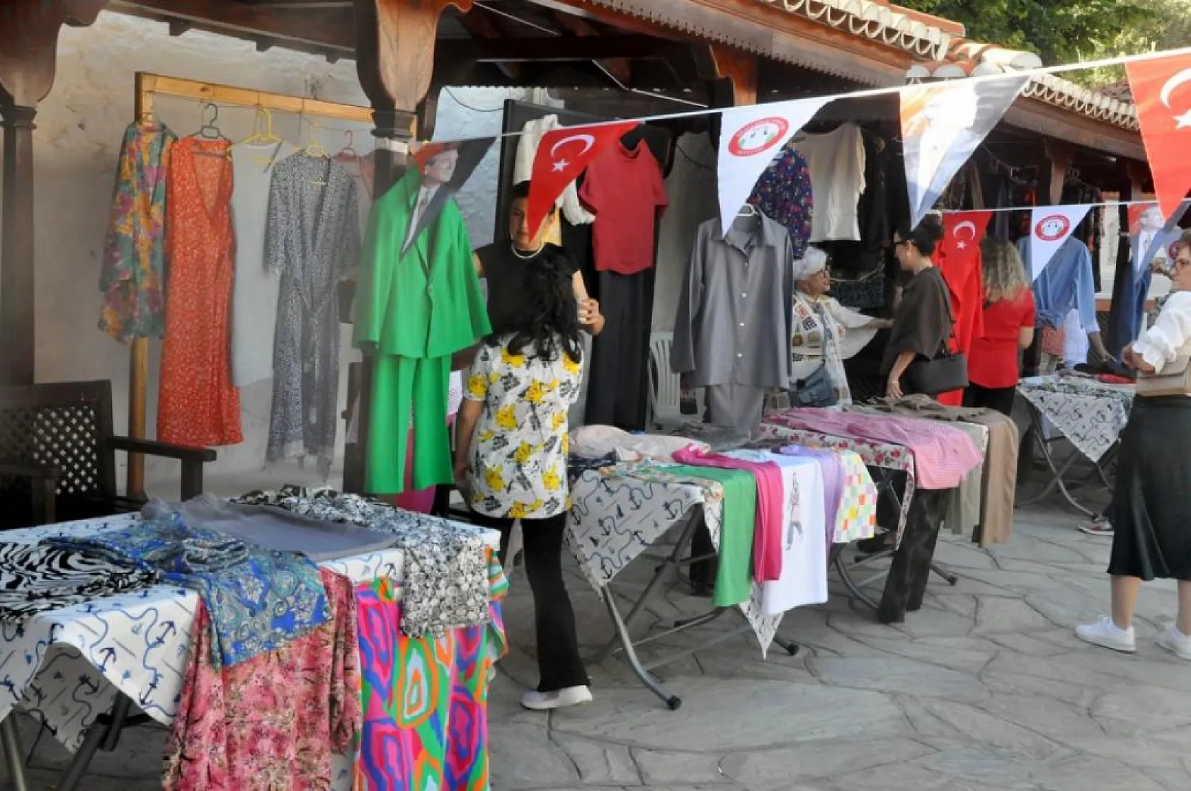 Muğla'da kursiyerlerden el emeği sergisi