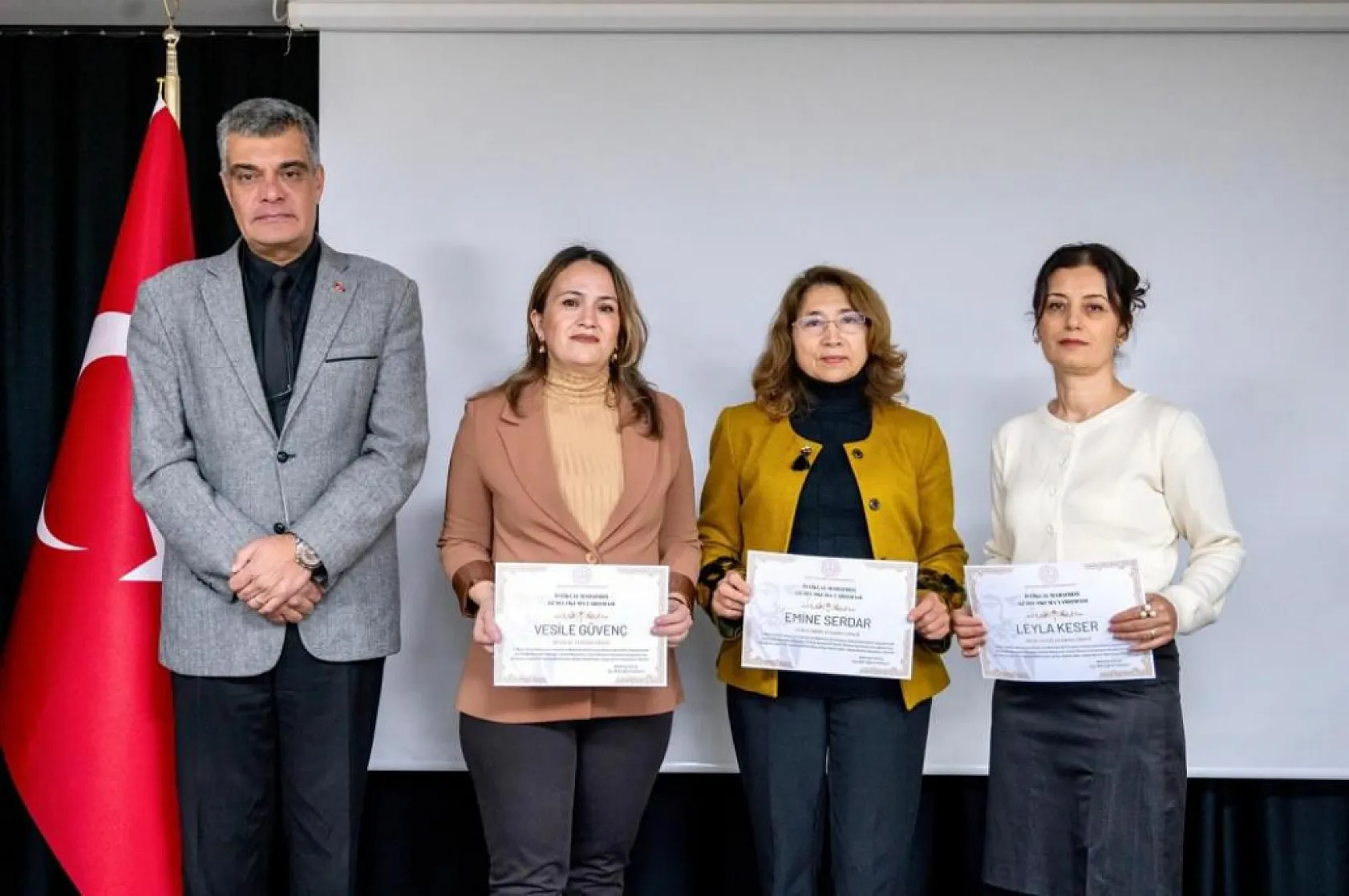 Menteşe'de öğrenciler ödüllerini aldı