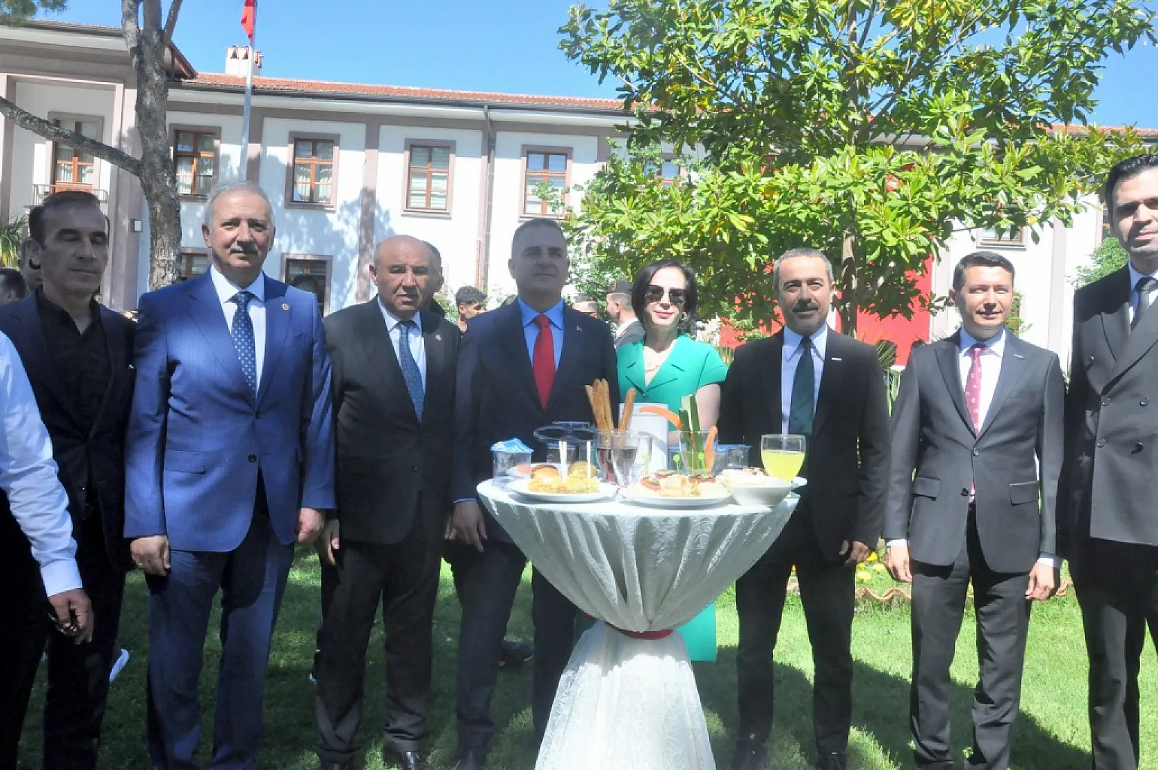 Muğla Valiliği bahçesinde geleneksel Bayramlaşma töreni düzenlendi