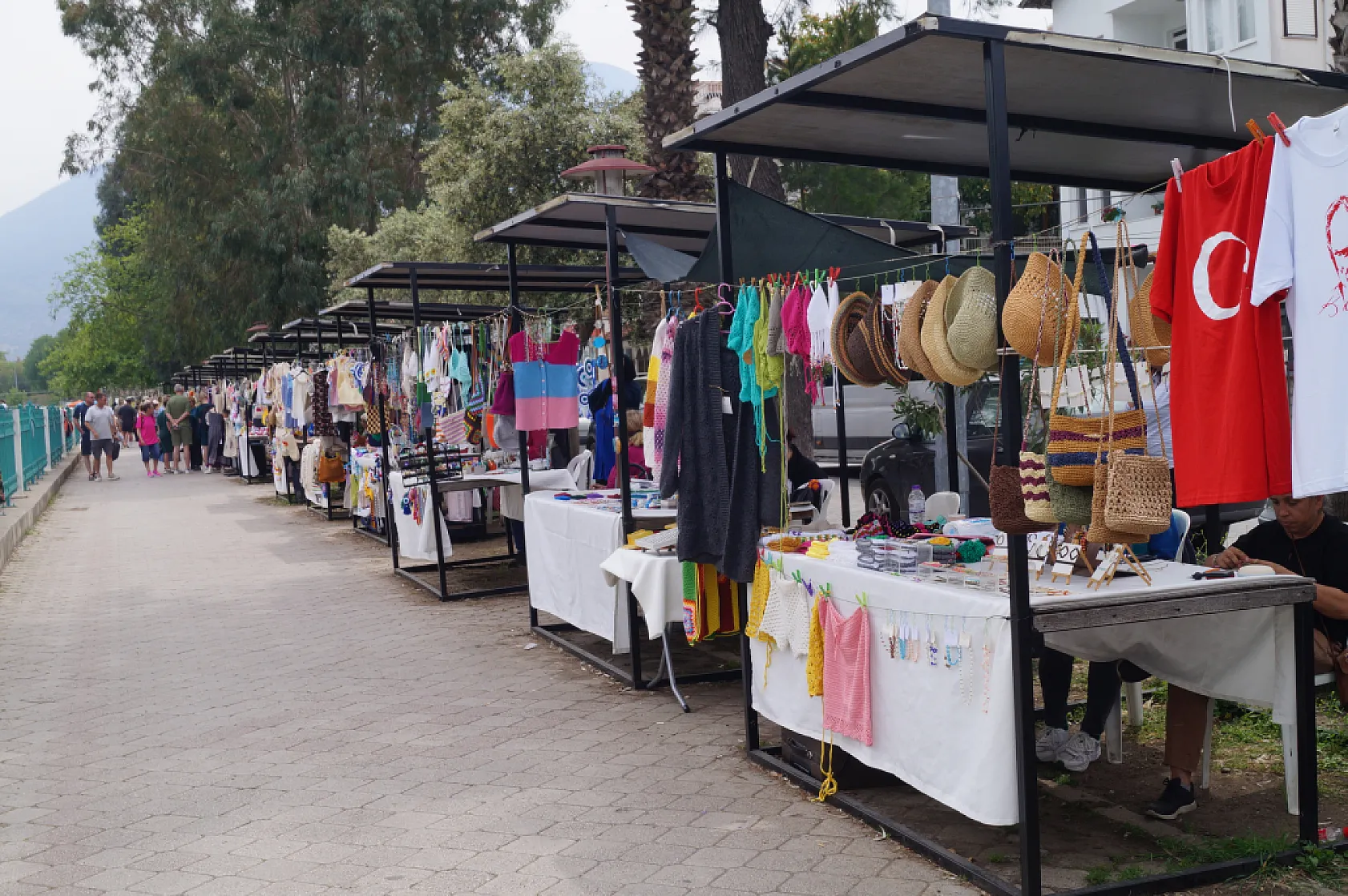 Fethiye'de kadınların kurduğu bu stantlar yabancıların gözdesi