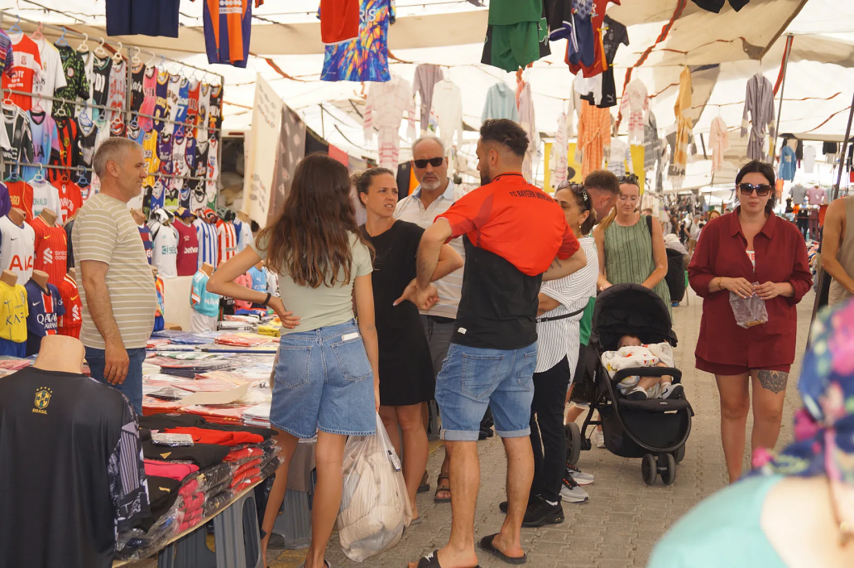 Fethiye Salı pazarında yabancı misafir yoğunluğu