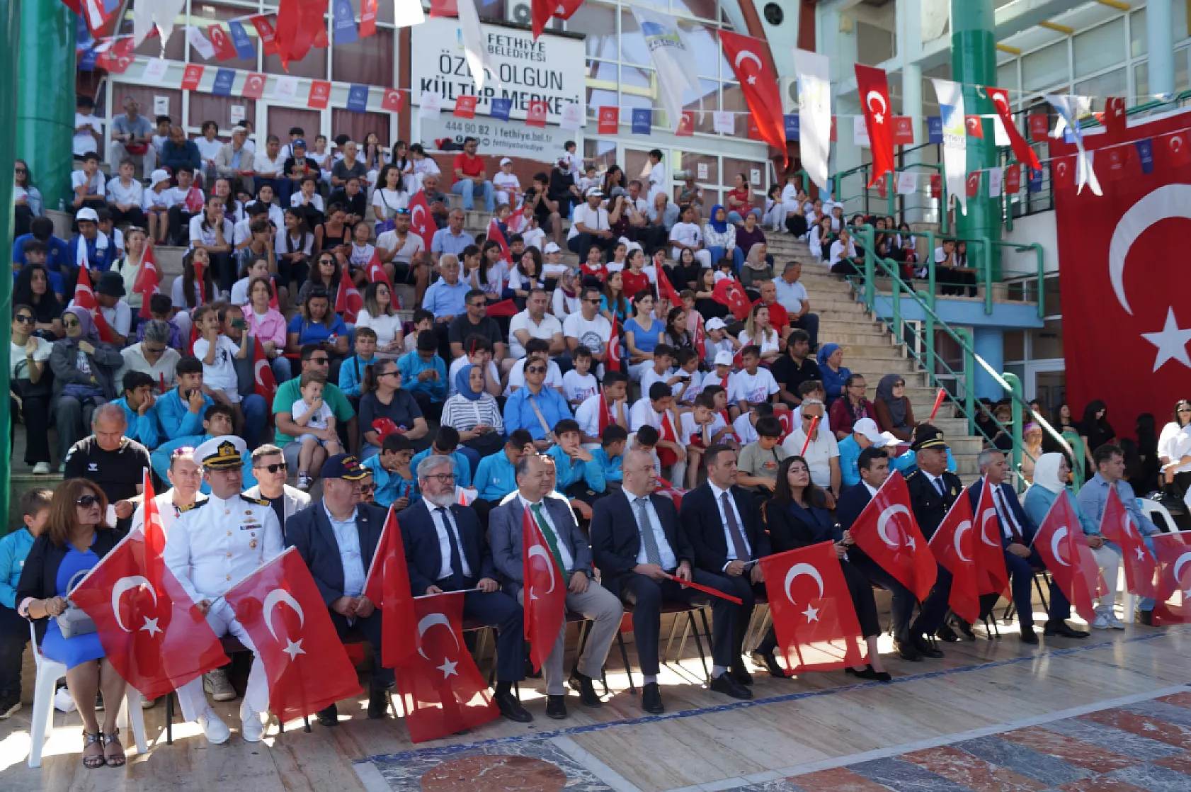 Fethiye'de 19 Mayıs coşkusu meydanlara sığmadı