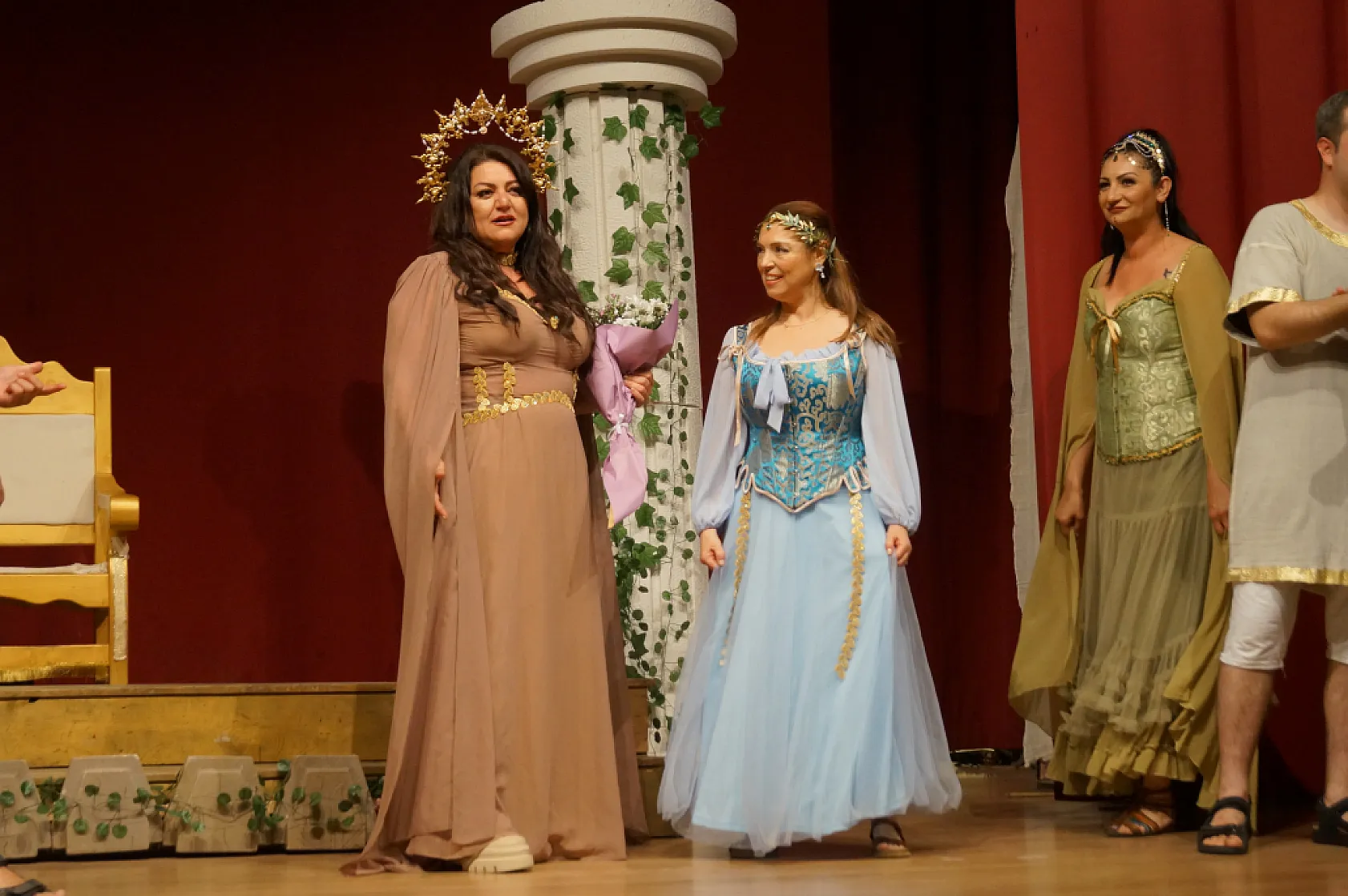 Fethiye'de 'Aşk Grevi' oyunu büyük beğeni topladı