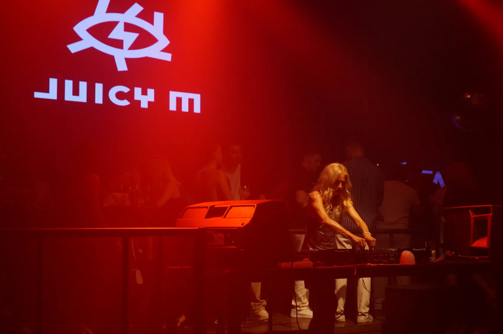 Juicy M, Skyfall Arena'da Sahne Aldı