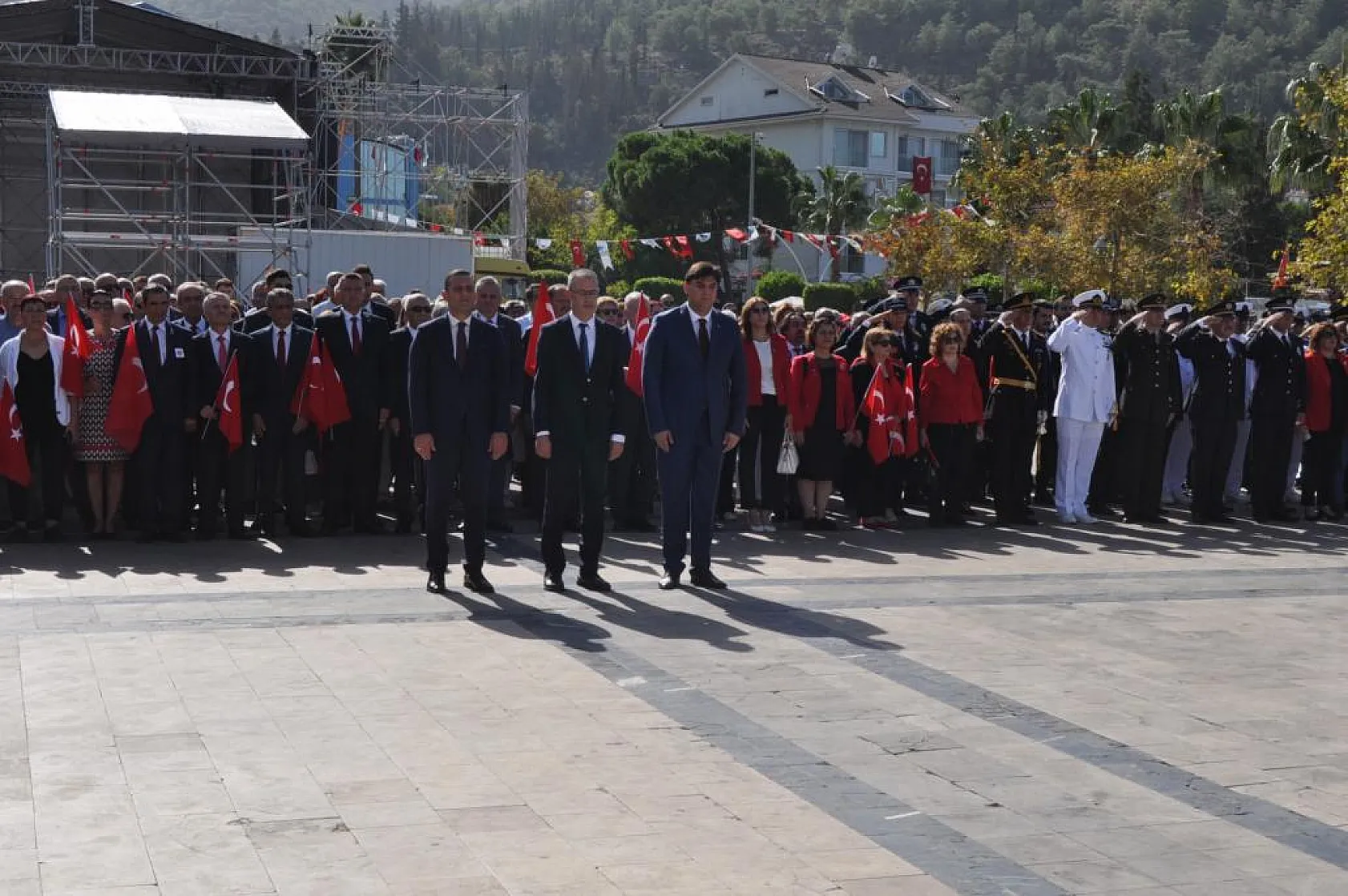 Beşkaza Meydanı'nda Çelenk Töreni Düzenlendi