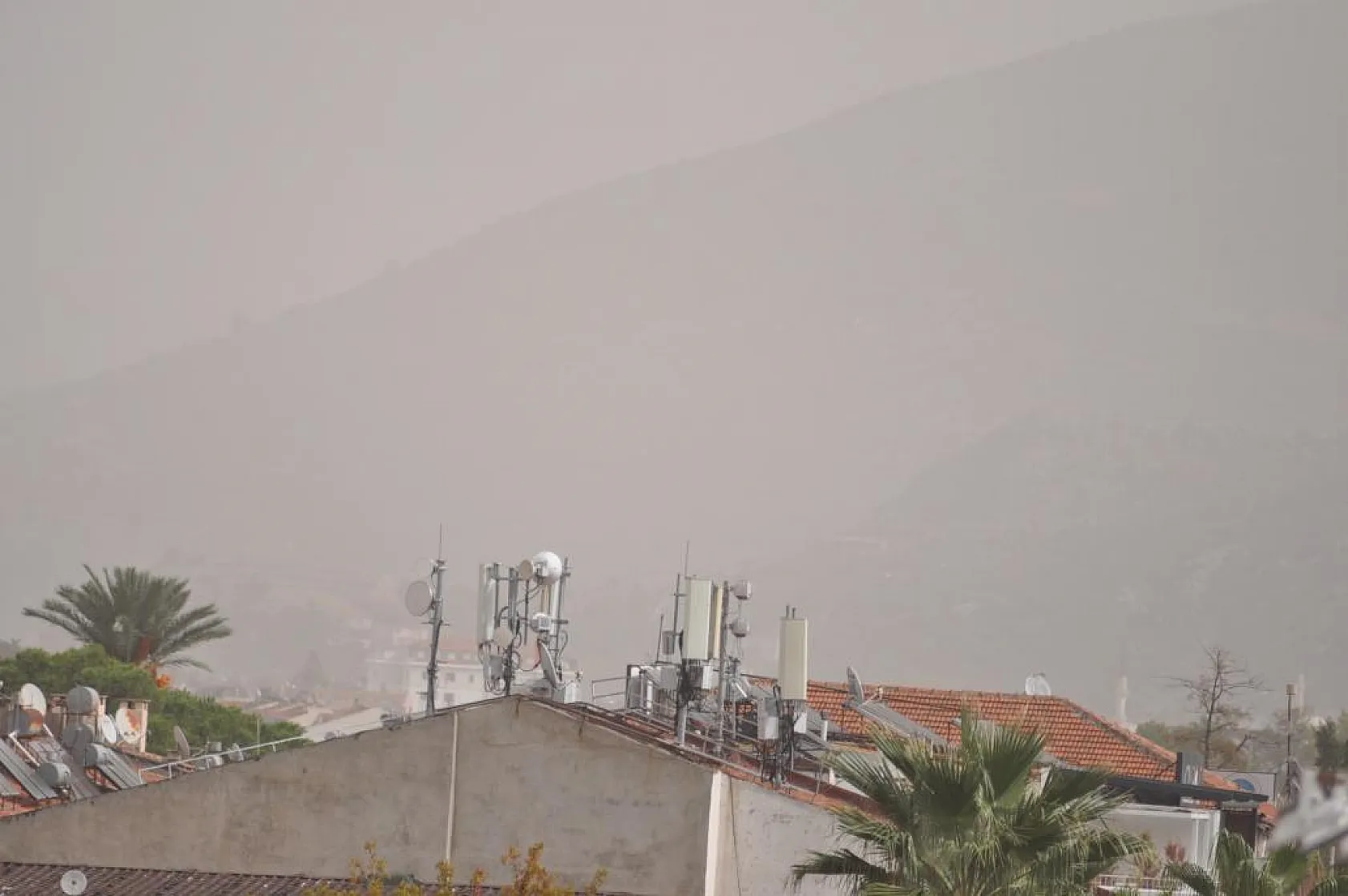 Toz Bulutu Fethiye'yi Kapladı