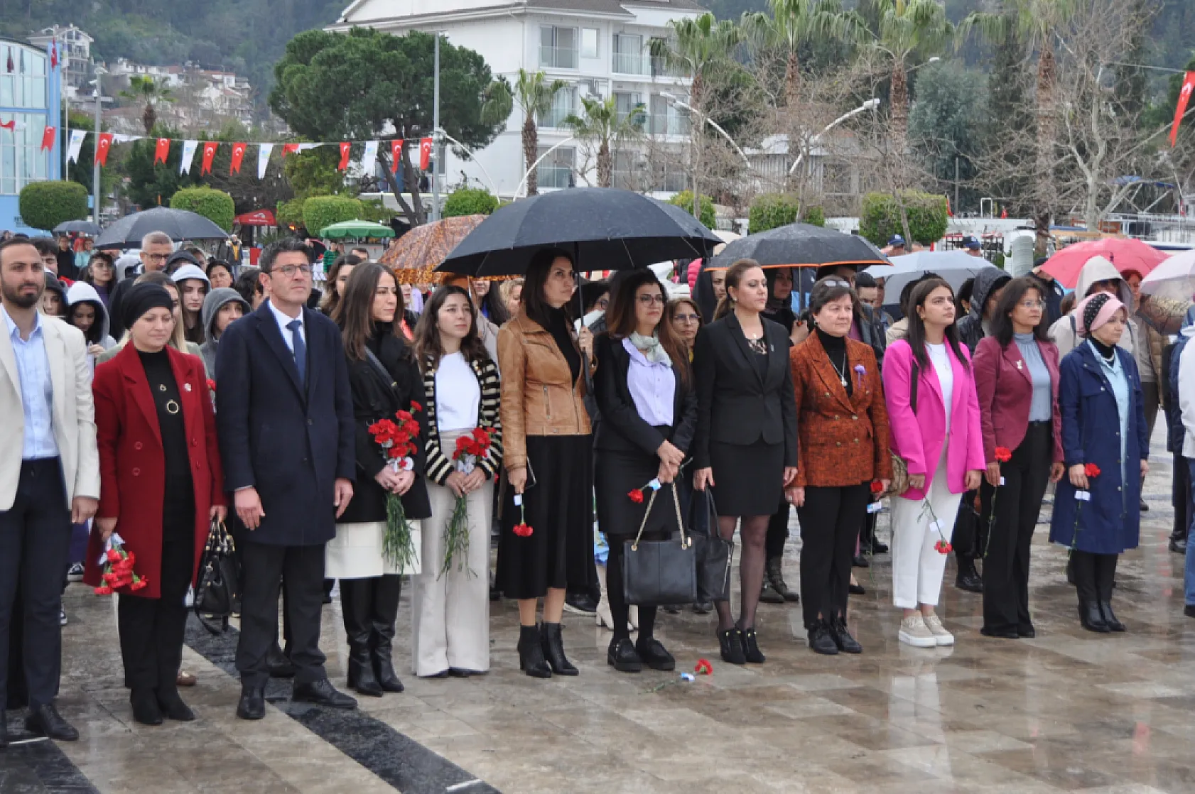 Fethiye Beşkaza Meydanı'nda 8 Mart Dünya Kadınlar Günü Kutlandı