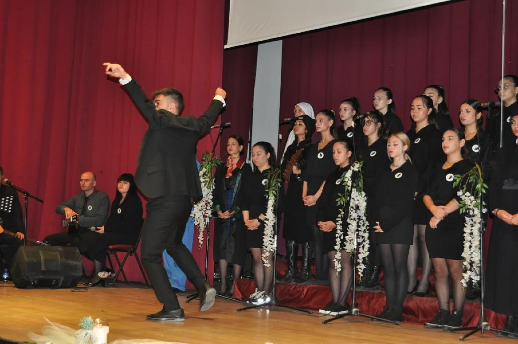 Şefika Pekin Lisesi'nden 10 Kasım Gösterisi