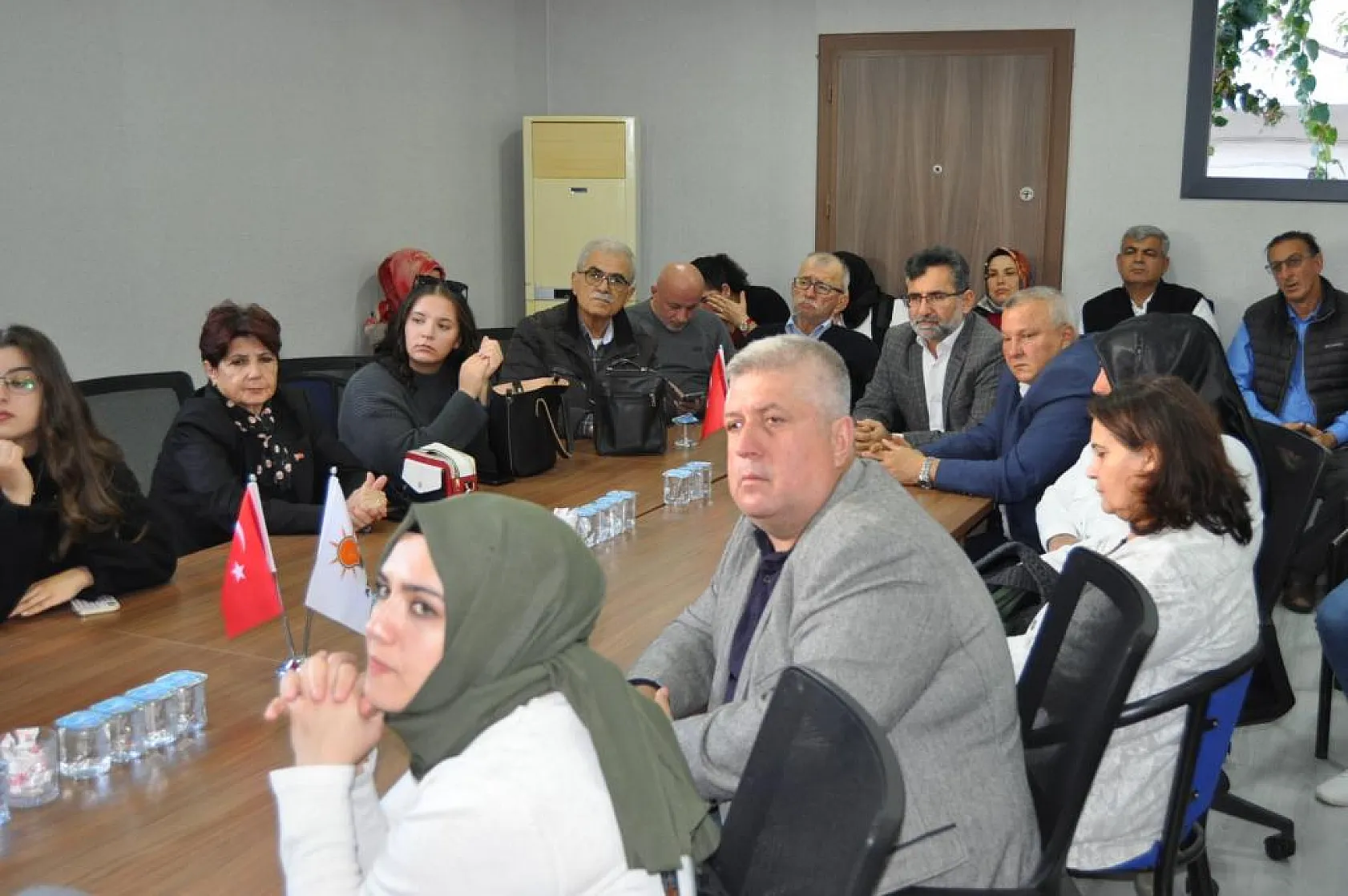 Gökcan, partililerle bir araya geldi