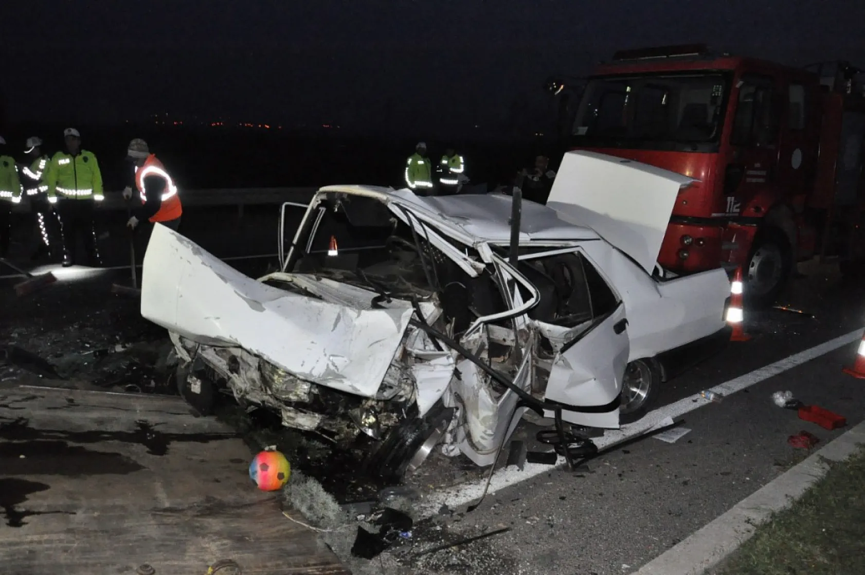 Manisa'da feci kaza: 2 ölü, 5 yaralı