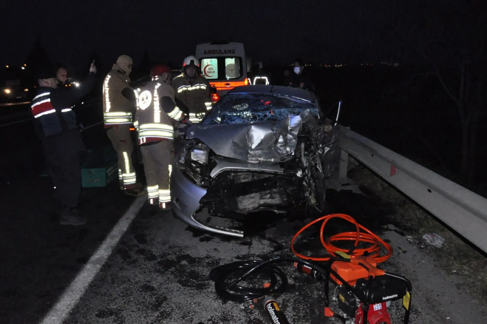 Manisa'da feci kaza: 2 ölü, 5 yaralı