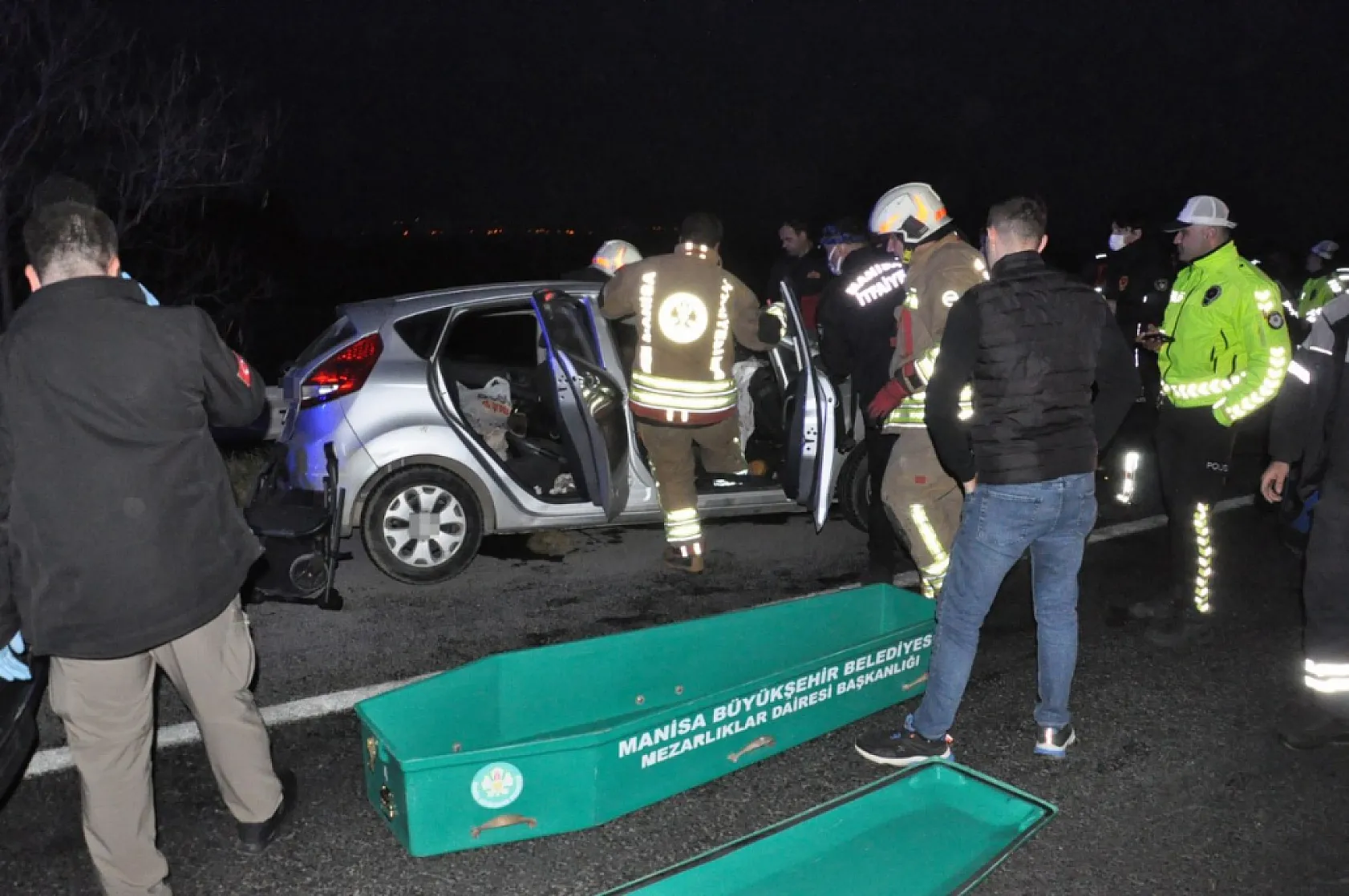 Manisa'da feci kaza: 2 ölü, 5 yaralı