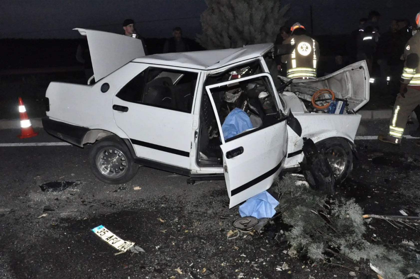 Manisa'da feci kaza: 2 ölü, 5 yaralı