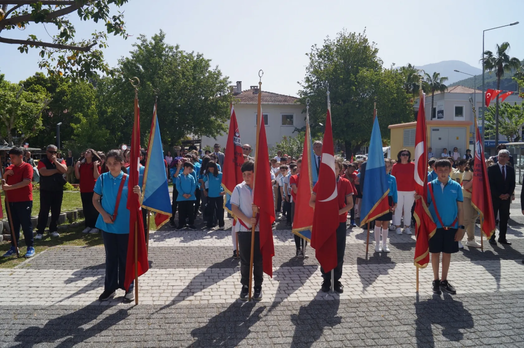 Fethiye'de 23 Nisan Coşkusu Atatürk Anıtı'na Çelenk Sunuldu
