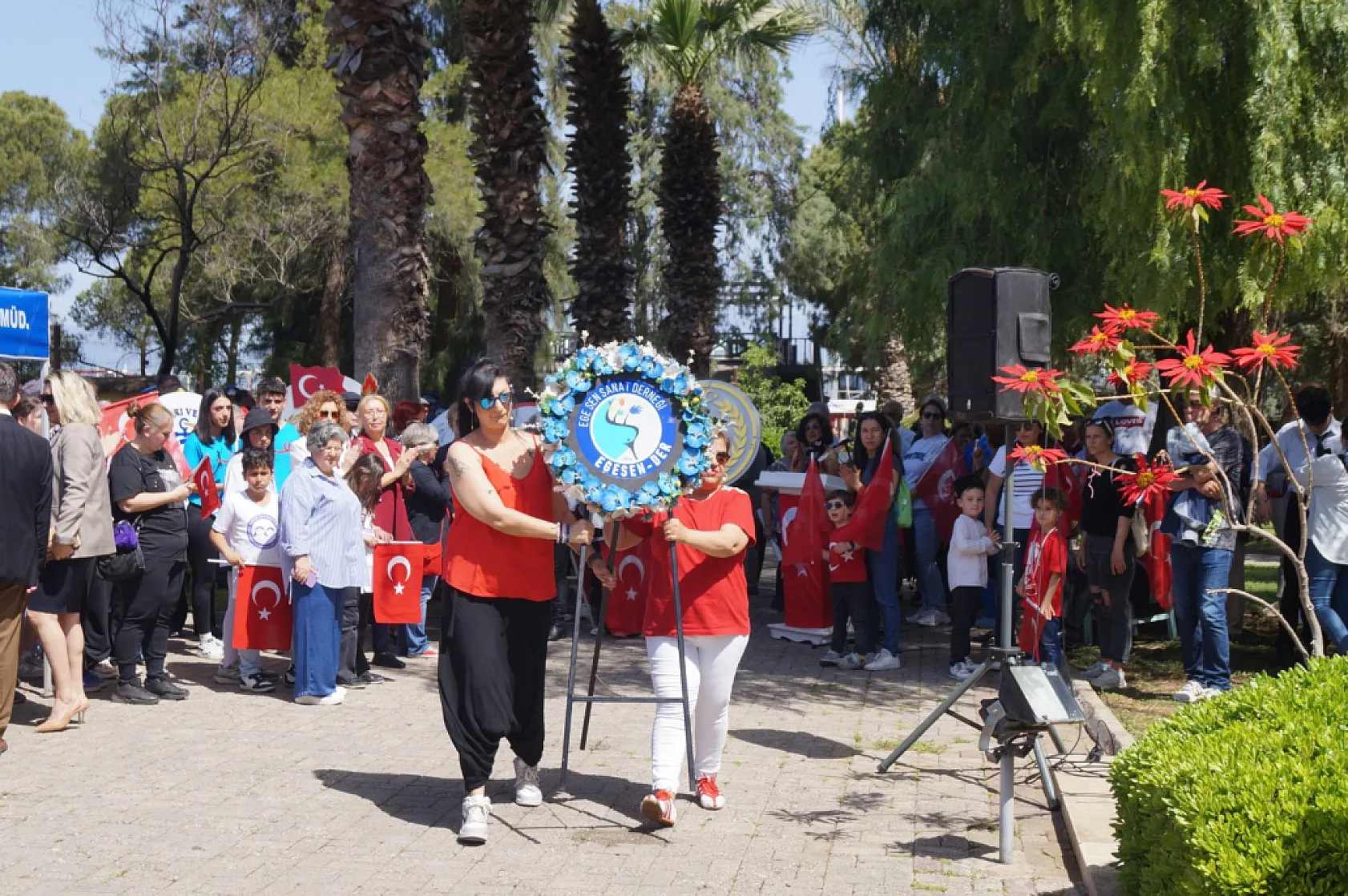 Fethiye Cumhuriyet Meydanı'nda çelenk sunum töreni