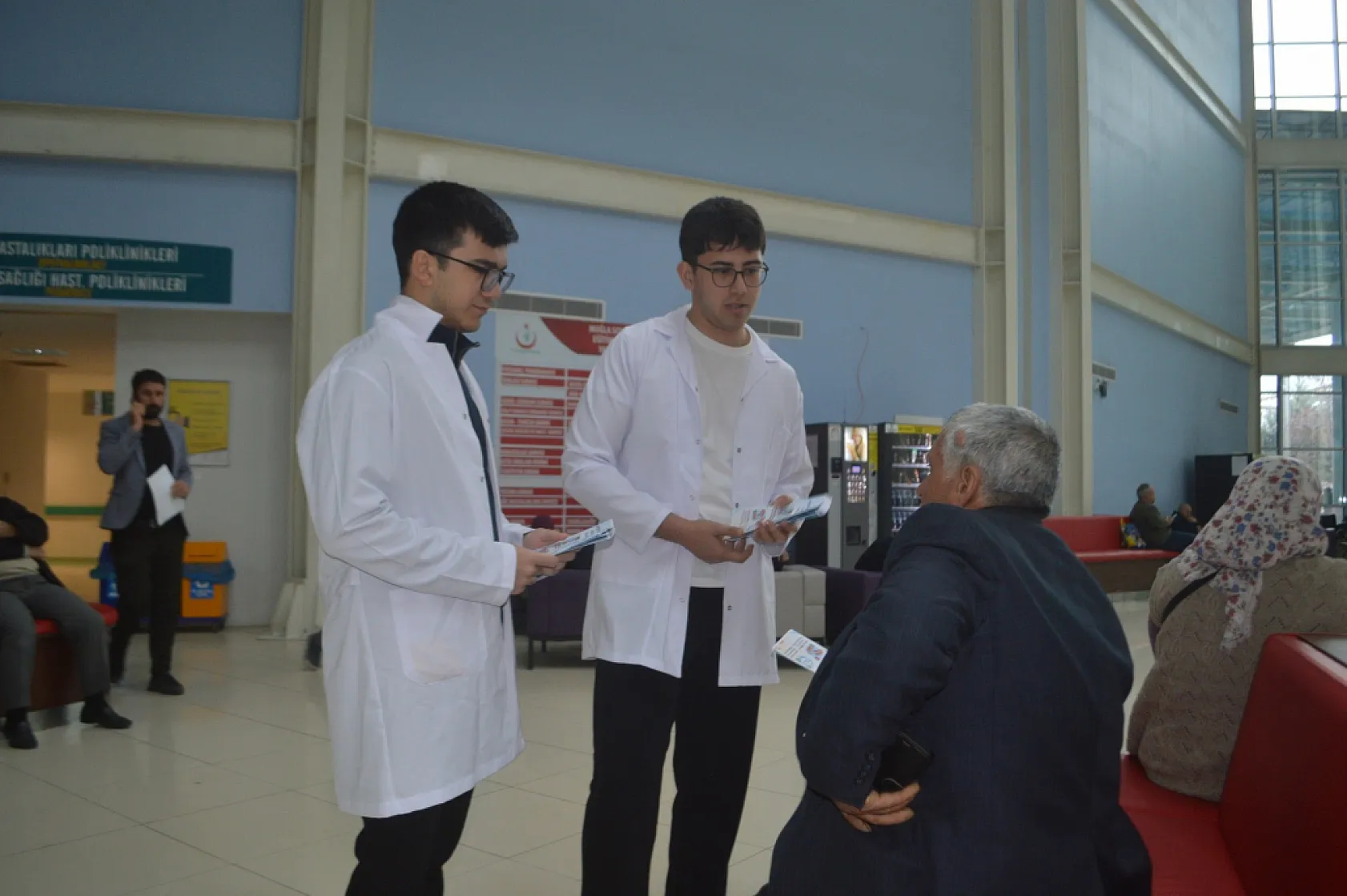 MSKÜ Tıp Fakültesi öğrencileri antibiyotik kullanımı hakkında bilgilendirdi