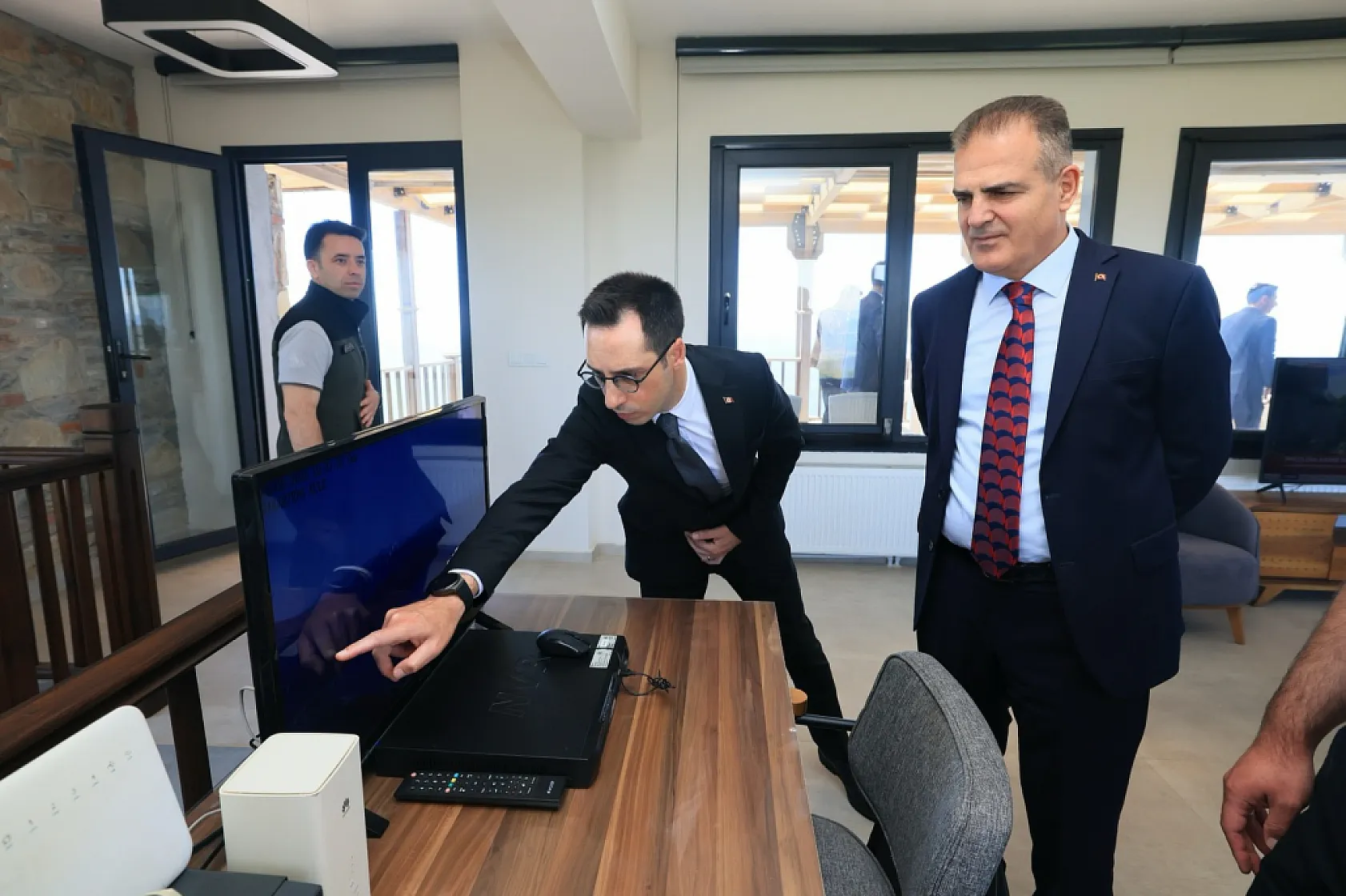 Vali Akbıyık, Sakartepe Yangın Gözetleme Kulesi'nde İncelemelerde Bulundu