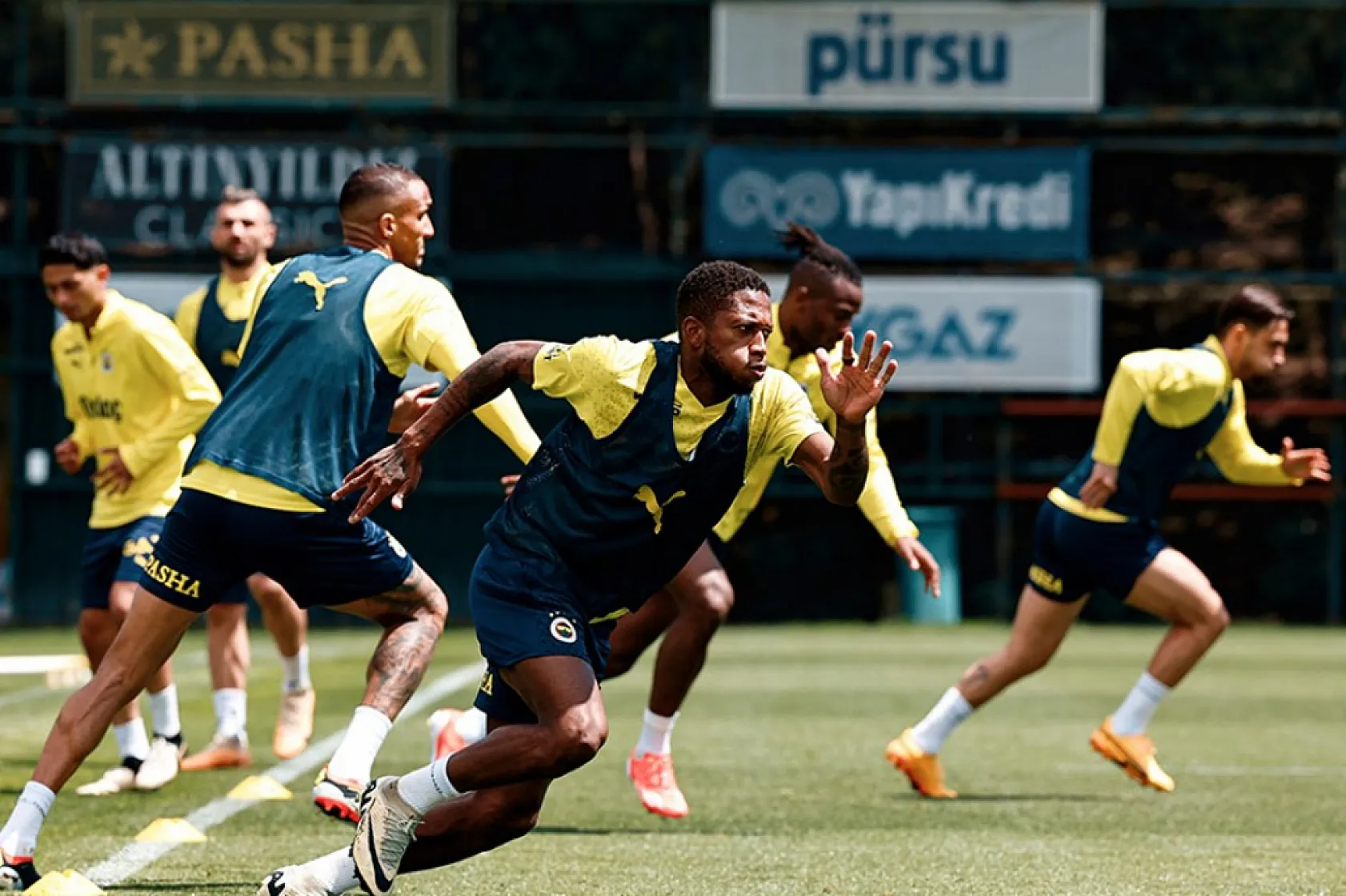 Fenerbahçe Şampiyonluk Yolunda Konyaspor'a Konuk Oluyor