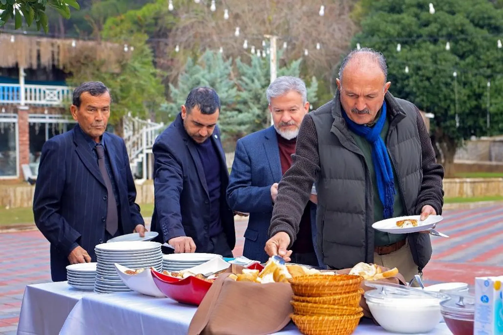 Behçet Saatcı, İyi Partililerle Kahvaltıda Bir Araya Geldi