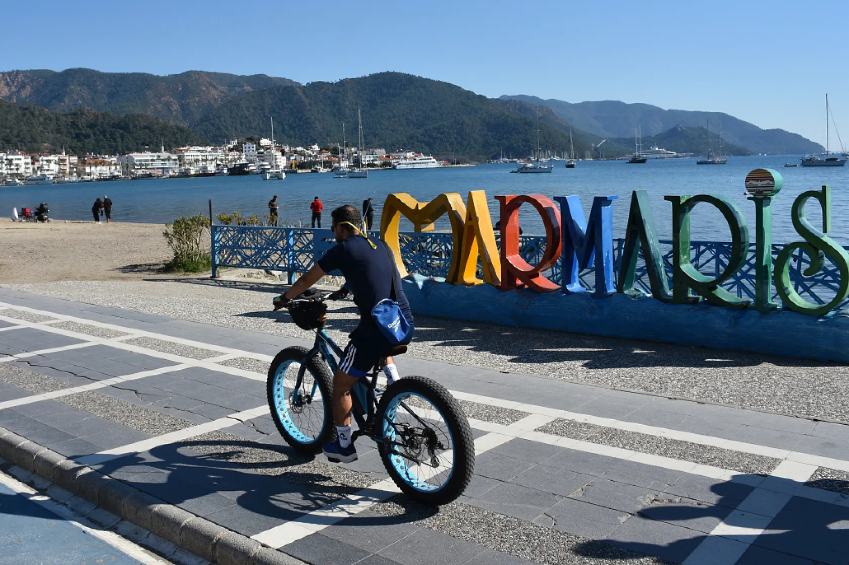 Muğla'da güneşli hava sahilleri hareketlendirdi