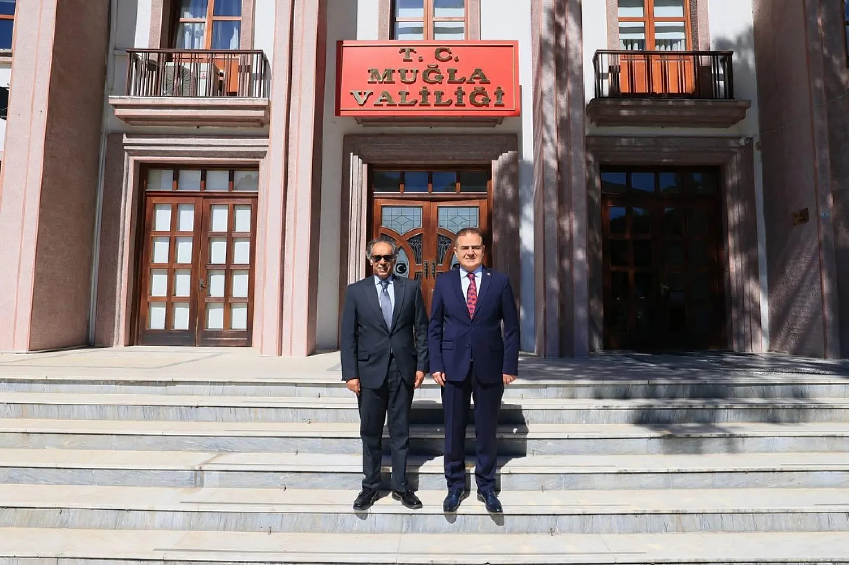 Kuveyt'in Ankara Büyükelçisi Adwani Muğla Valisi Akbıyık'ı ziyaret etti