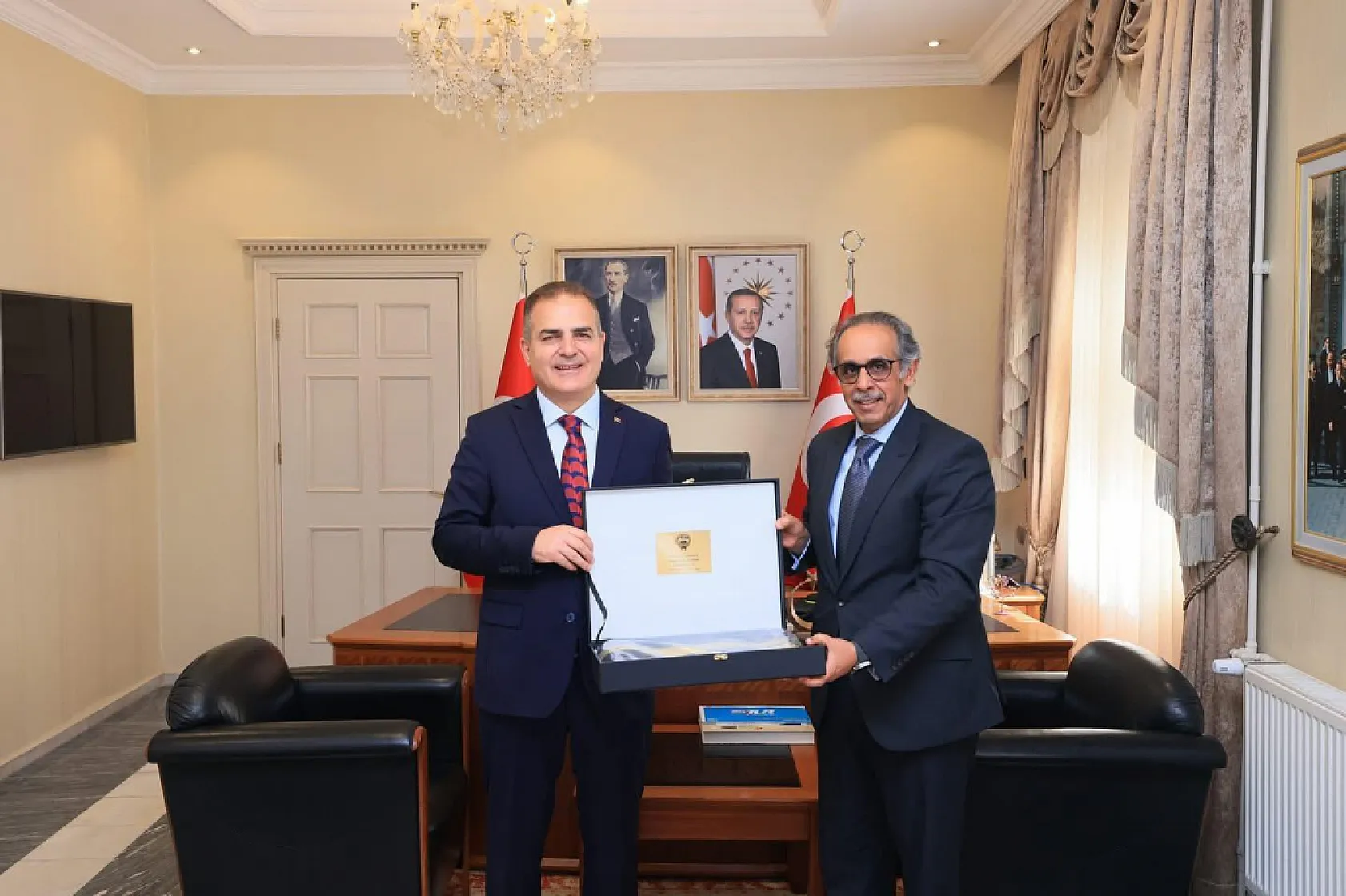 Kuveyt'in Ankara Büyükelçisi Adwani Muğla Valisi Akbıyık'ı ziyaret etti