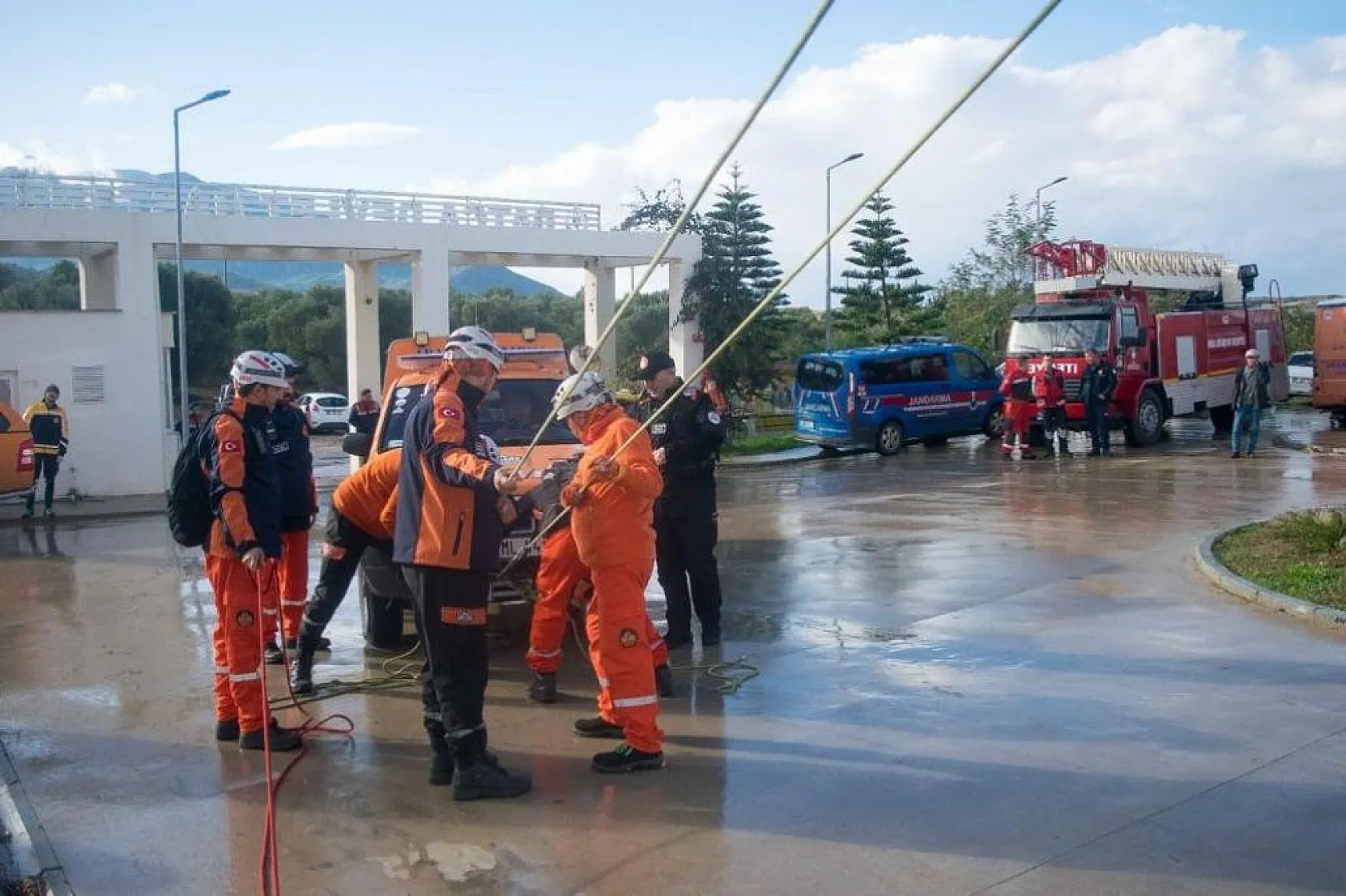 Deprem ve yangın tatbikatı yapıldı